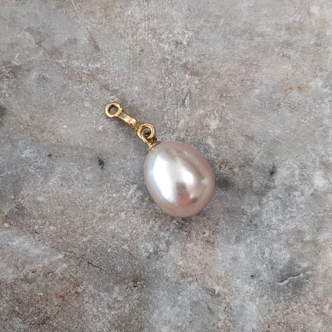 Vintage Unmarked 18k Gold Teardrop Pearl Charm Pendant with Diamond Accent