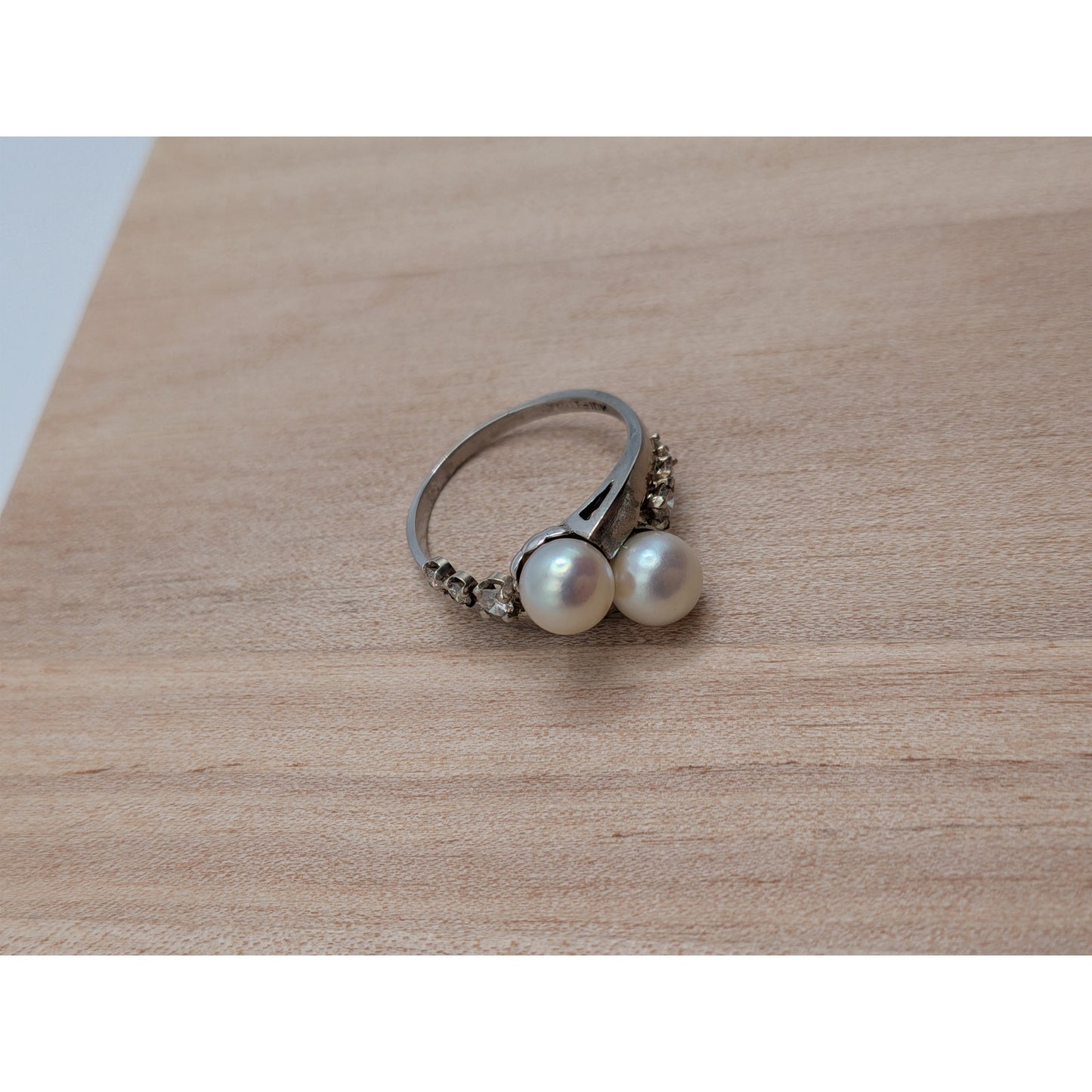 Vintage 10k White Gold Diamond and Pearl Bypass Ring Size 6