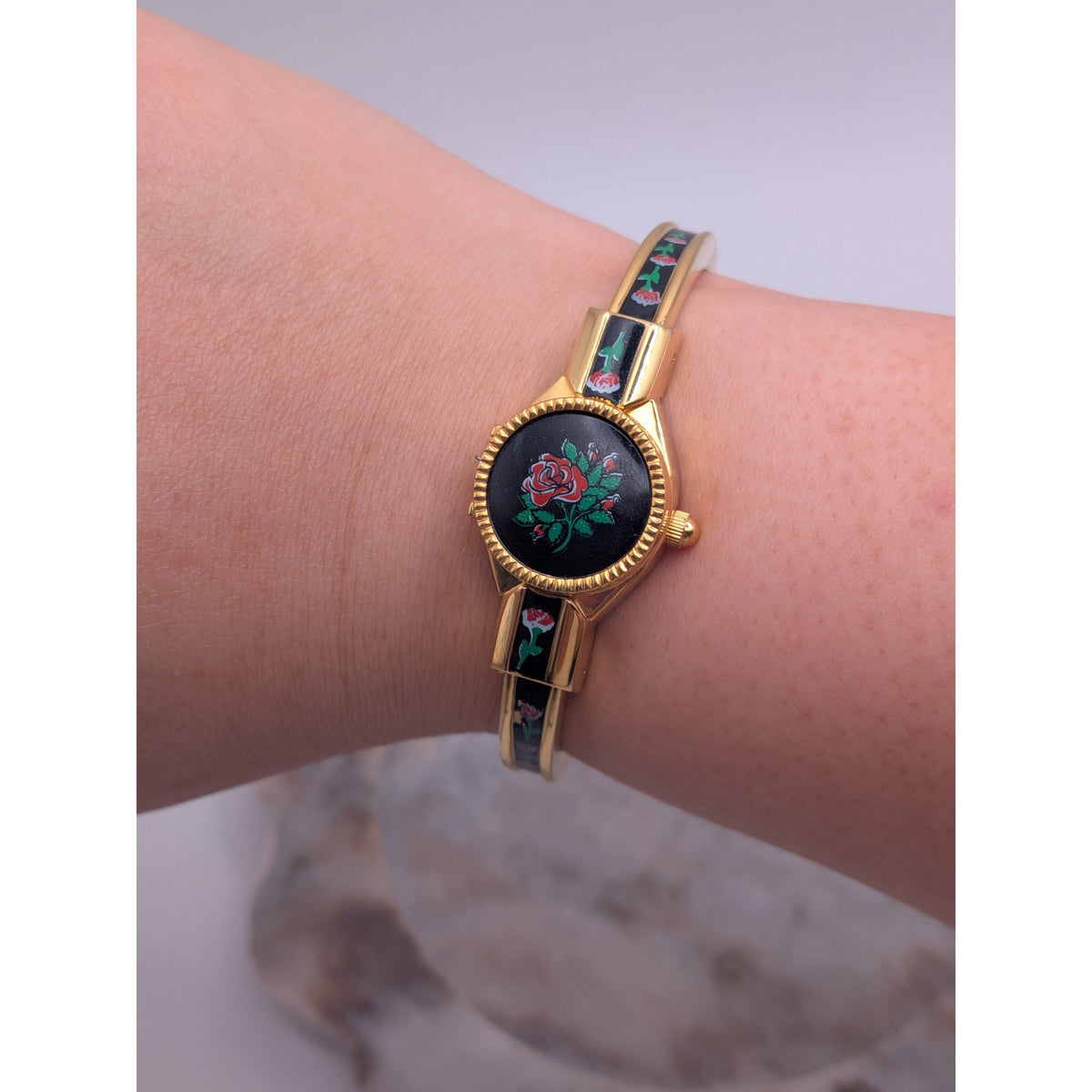 FLAW Vintage Giuliano Gold Tone Peekaboo Watch Black Enamel Red Flowers