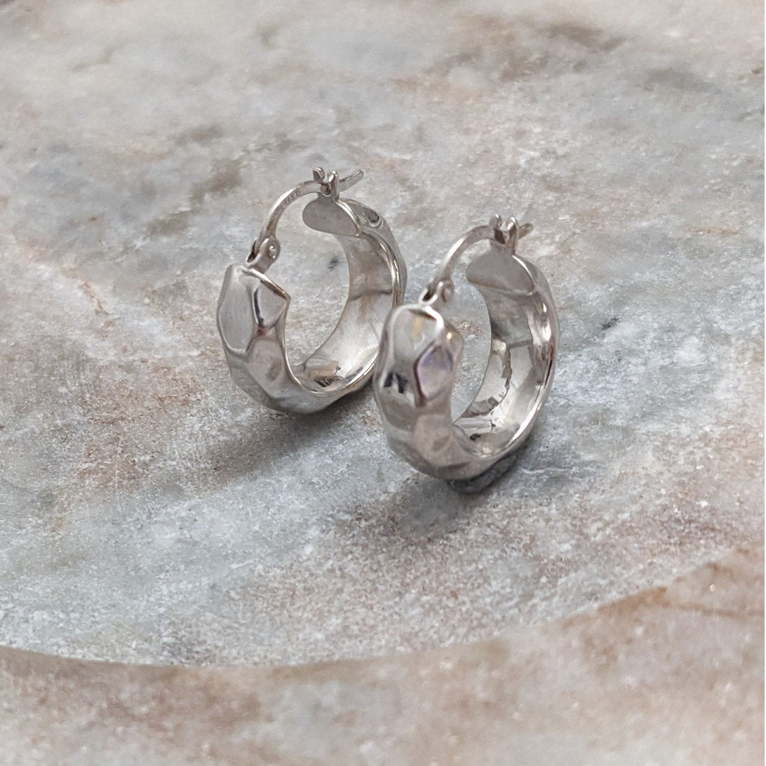 Vintage 14k White Gold Geometric Pattern Hoop Earrings