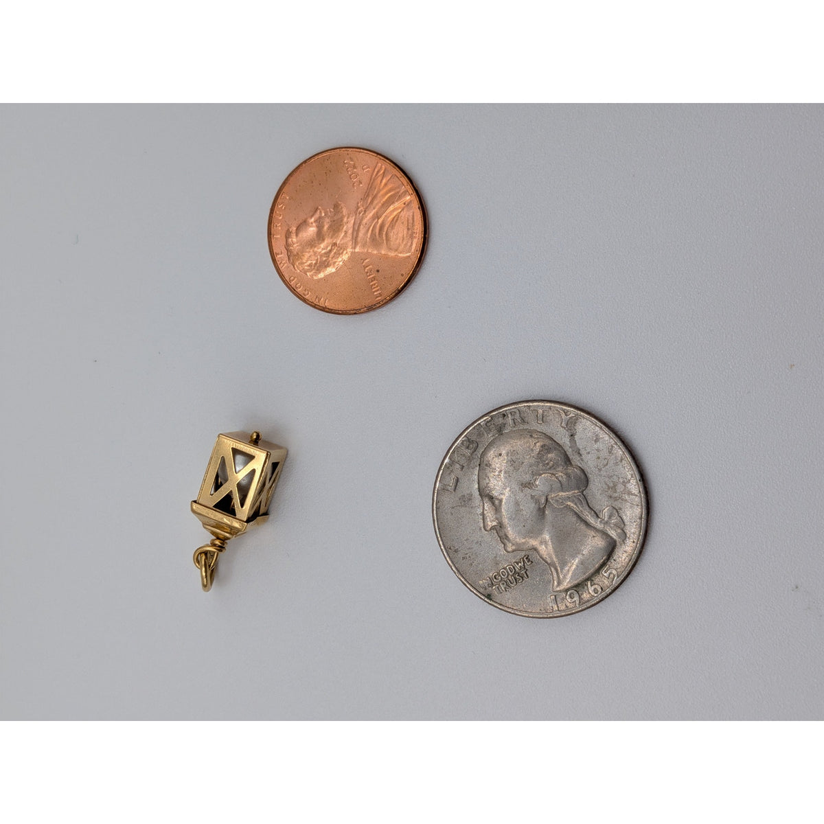 Vintage Unmarked 18k Solid Gold Lantern Holding Pearl Charm w/ Jump Ring (open)