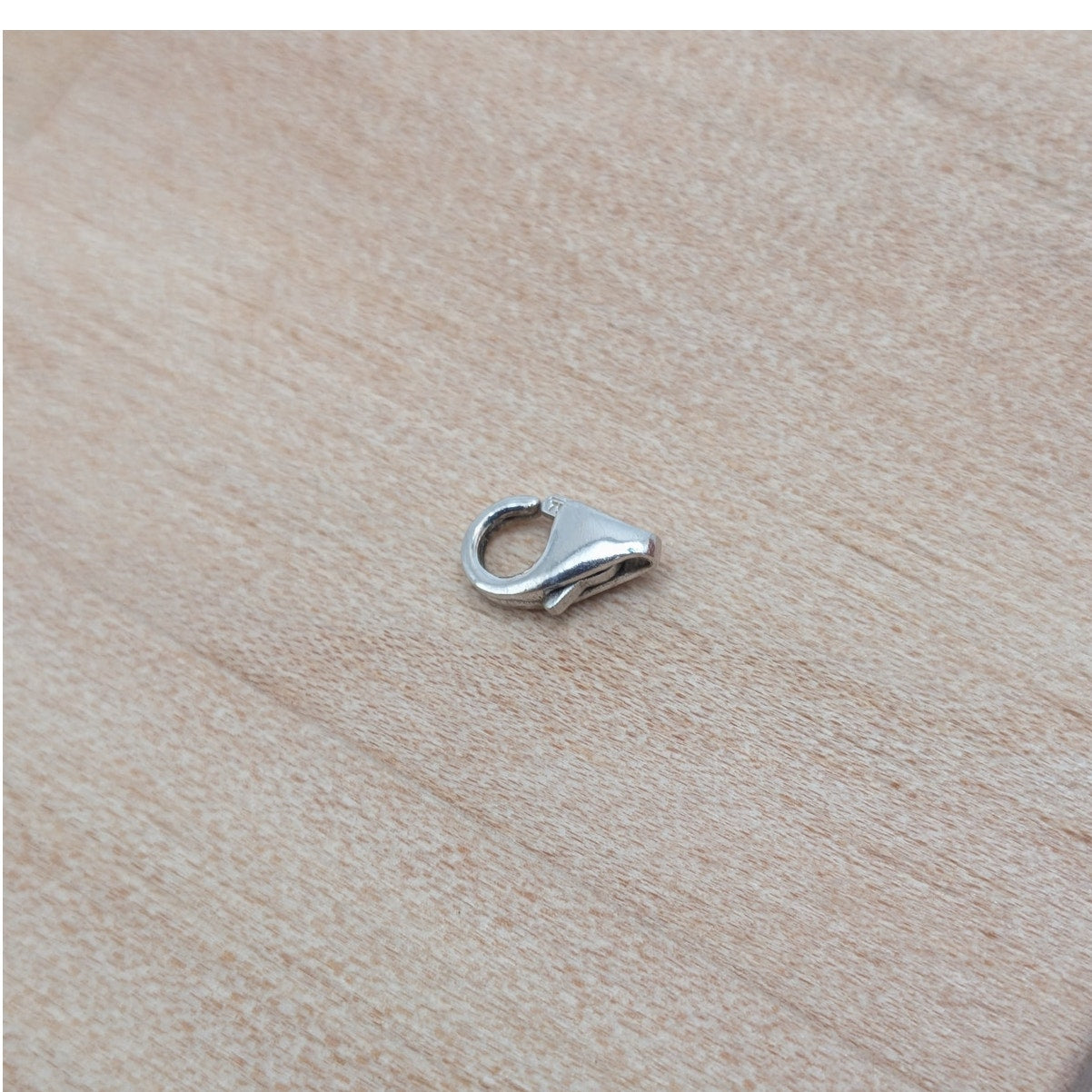 Preowned 18k White Gold Pear Shaped Trigger Lobster Clasp Finding