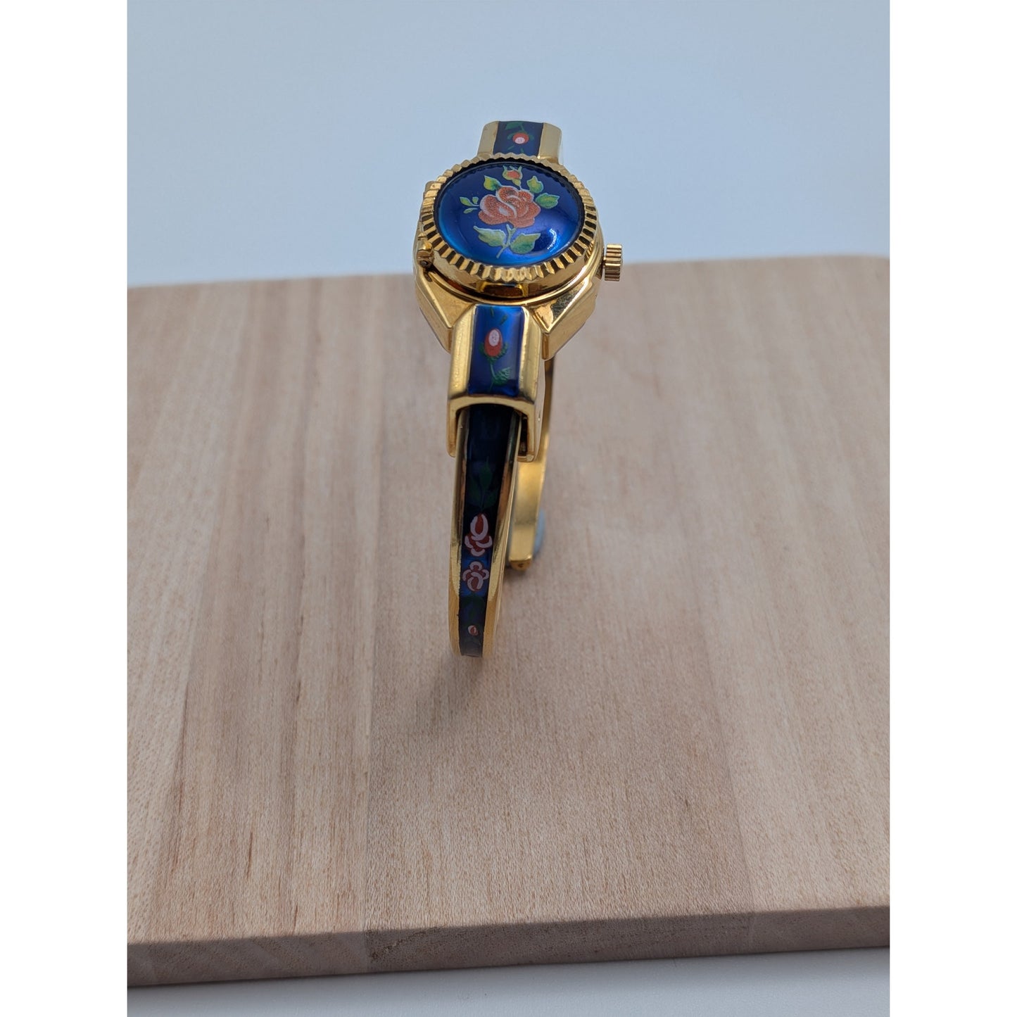 Vintage Itraco Gold Tone Peekaboo Watch Blue Enamel Red Flowers