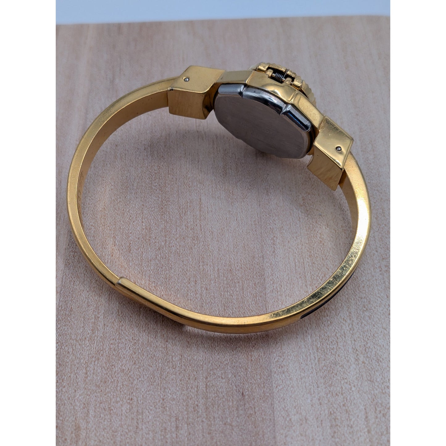 Vintage Itraco Gold Tone Peekaboo Watch Blue Enamel Red Flowers