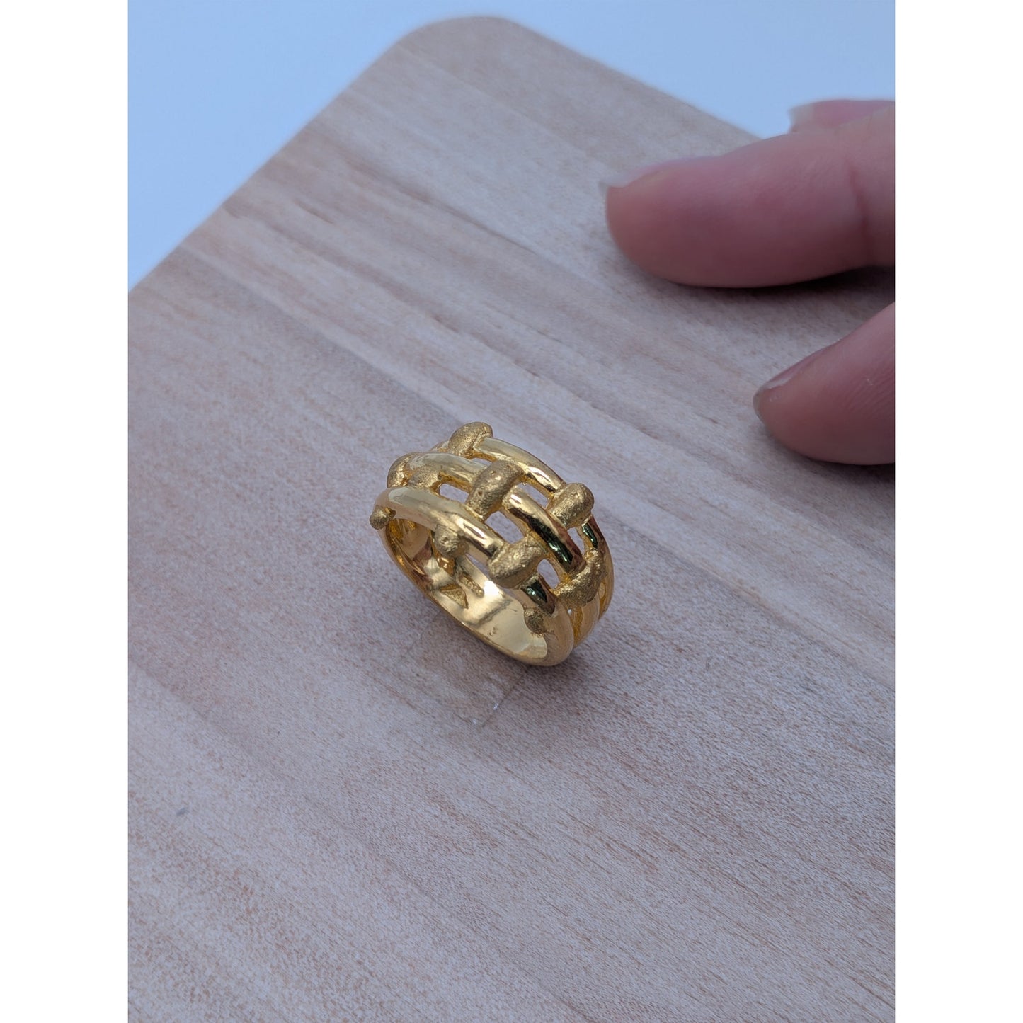 Vintage 24k Yellow Gold Textured Basket Weave Statement Ring Size 6