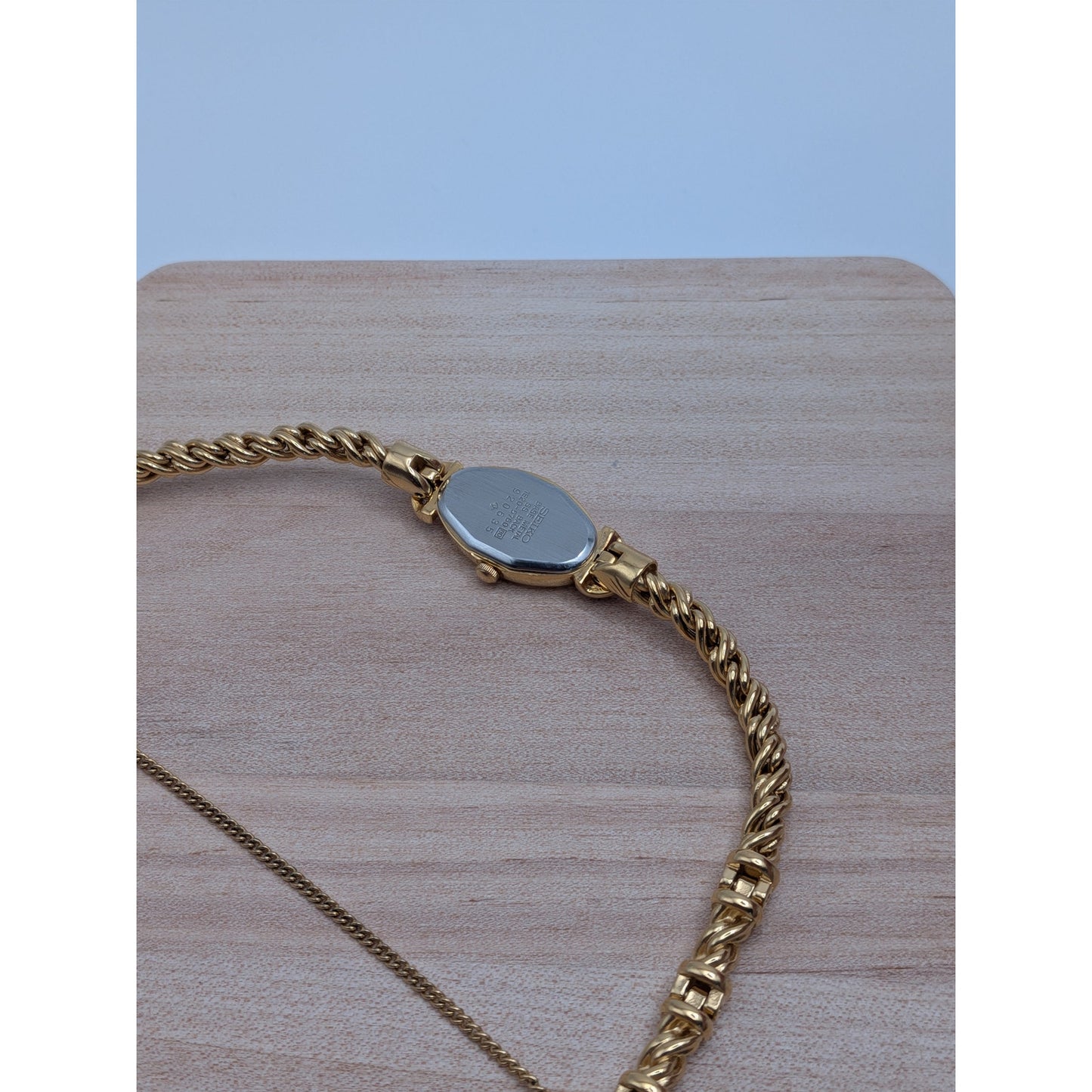 Vintage Seiko Tisse Gold Tone Rope Bracelet Watch Pink and White Stones