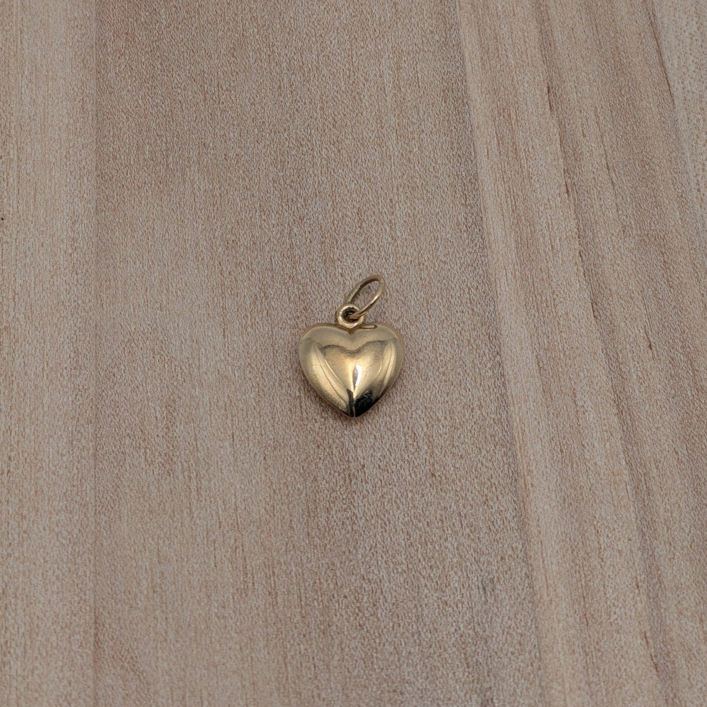 Vintage Unmarked 14k Yellow Gold Tiny Dainty Hollow Heart Charm