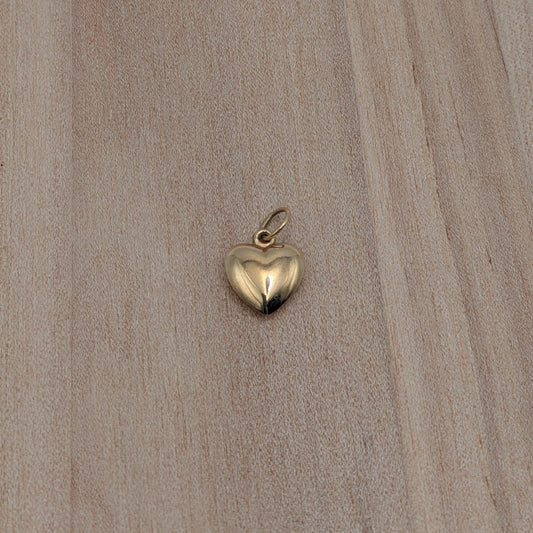 Vintage Unmarked 14k Yellow Gold Tiny Dainty Hollow Heart Charm