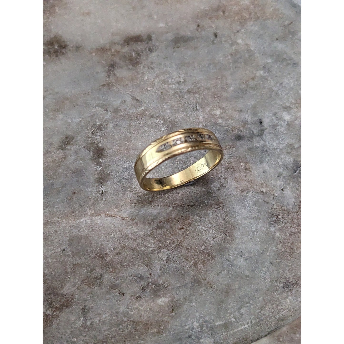 Vintage 14k Yellow Gold Simple Band Ring with 5 Diamond Accents Size 8.5