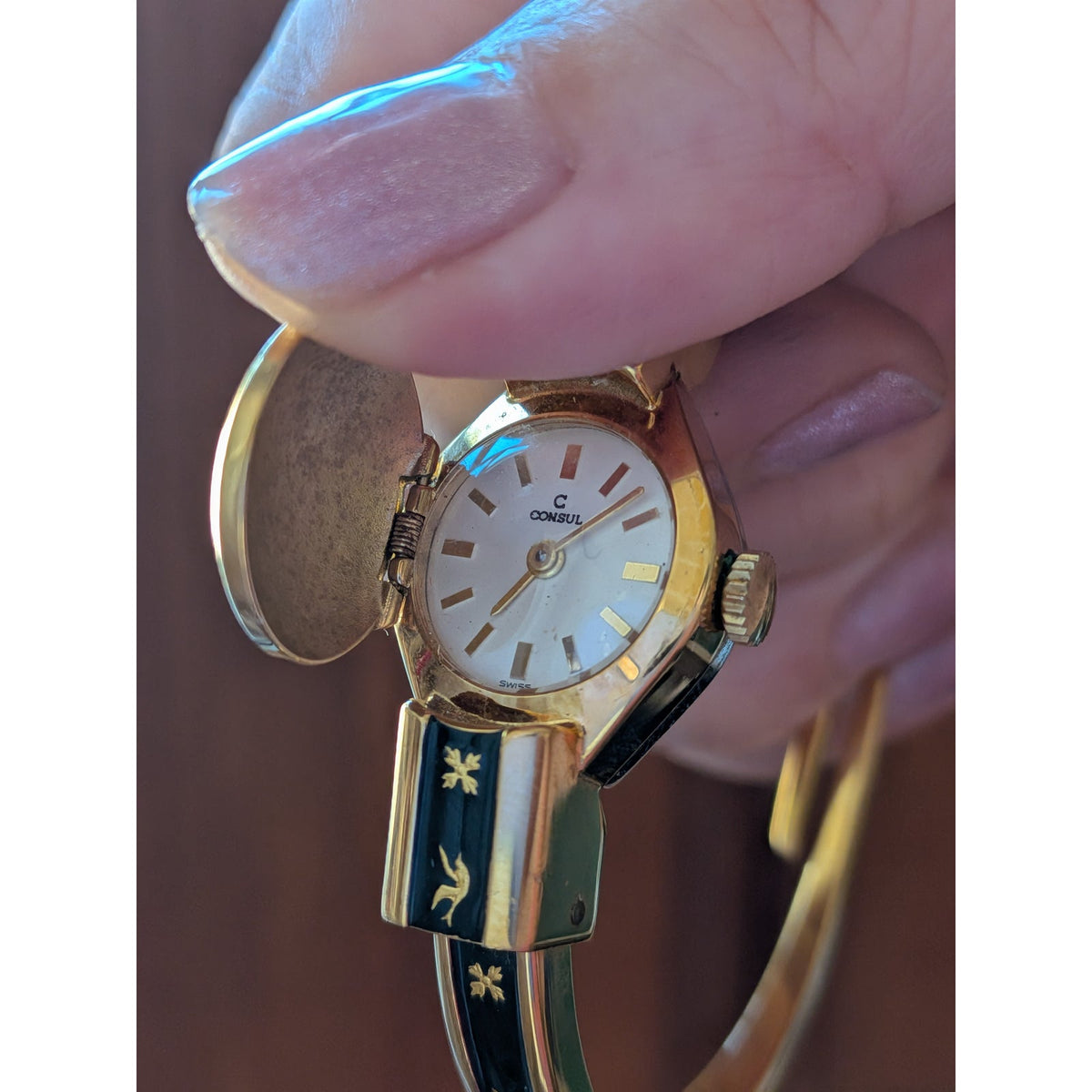 Vintage Consul MANUAL Gold Tone Peekaboo Watch Black Enamel Gold Birds & Flowers
