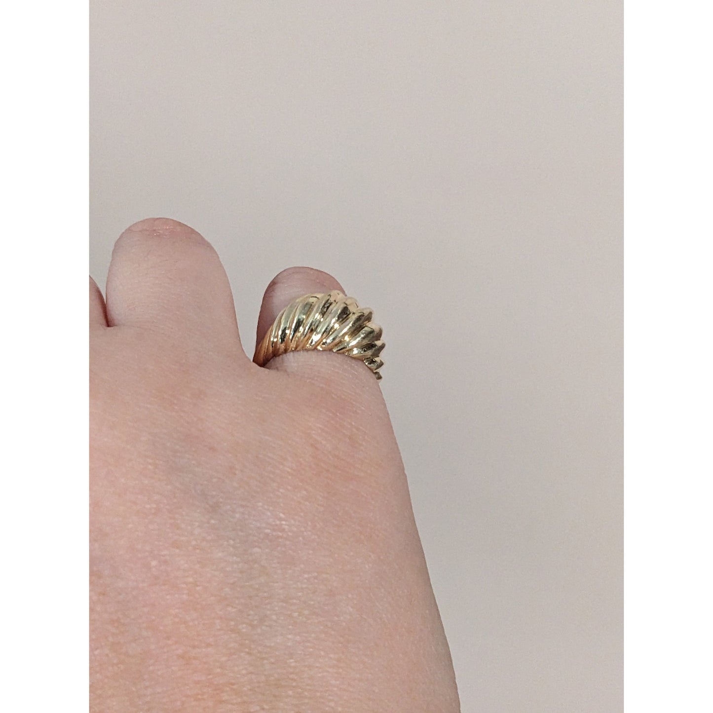 Vintage 14k Yellow Gold Wave-y Carved Fluted Dome Ring Size 6.25US