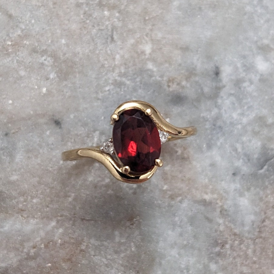 Vintage 14k Yellow Gold Oval Red Garnet and Diamond Accent Ring Size 6