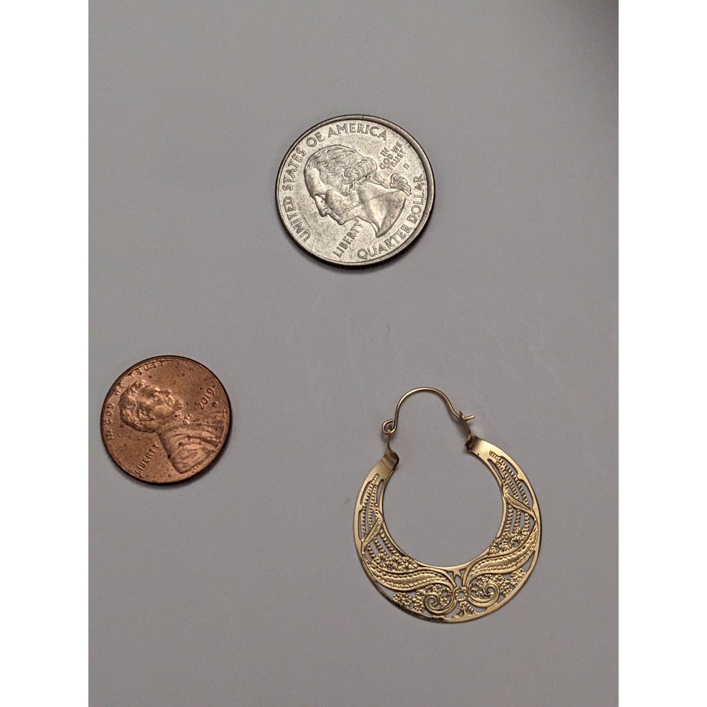 Vintage 14k Yellow Gold Swirl Filigree Flat Graduated Hoop Earrings