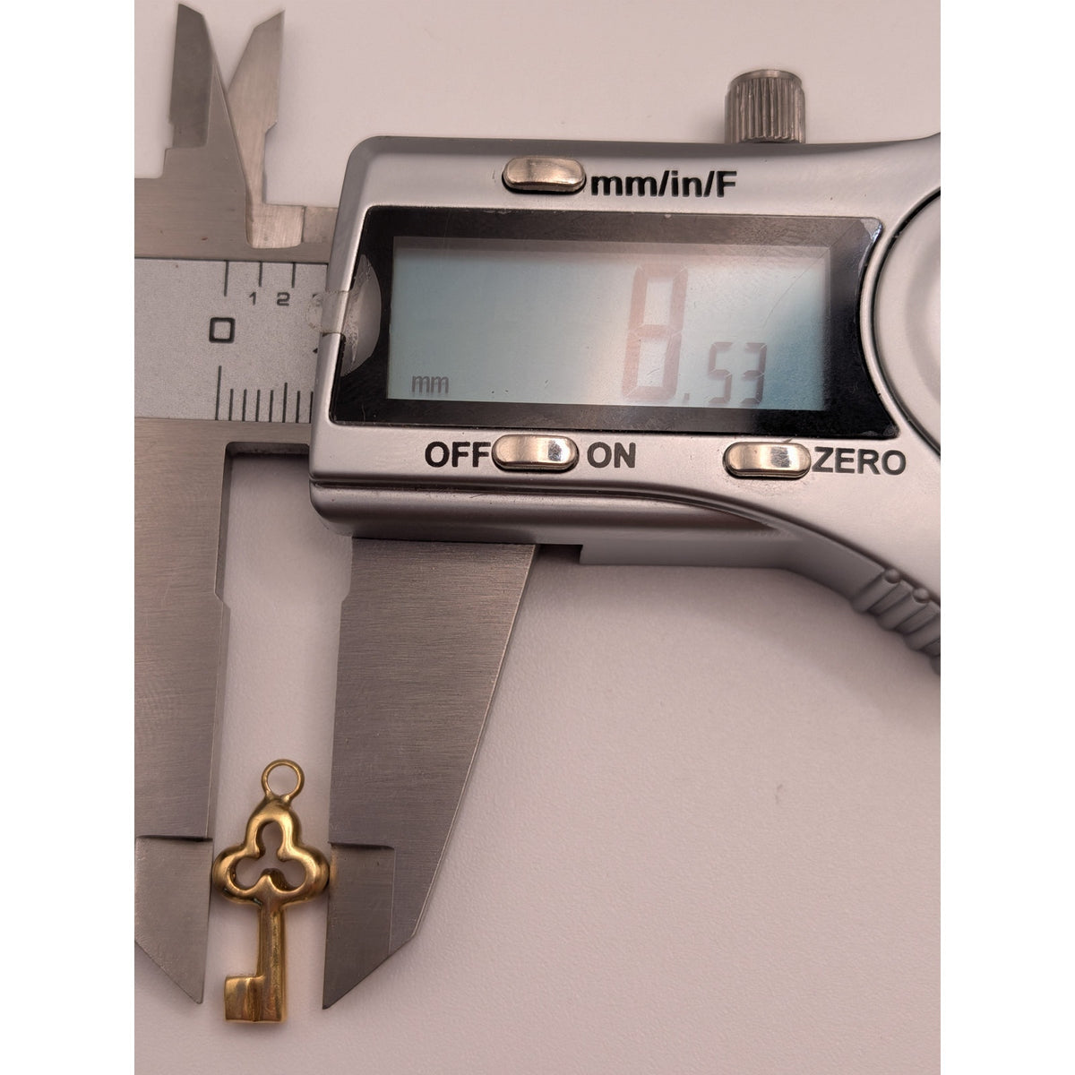 Vintage Unmarked 18k Solid Gold 3D Hollow Key Charm