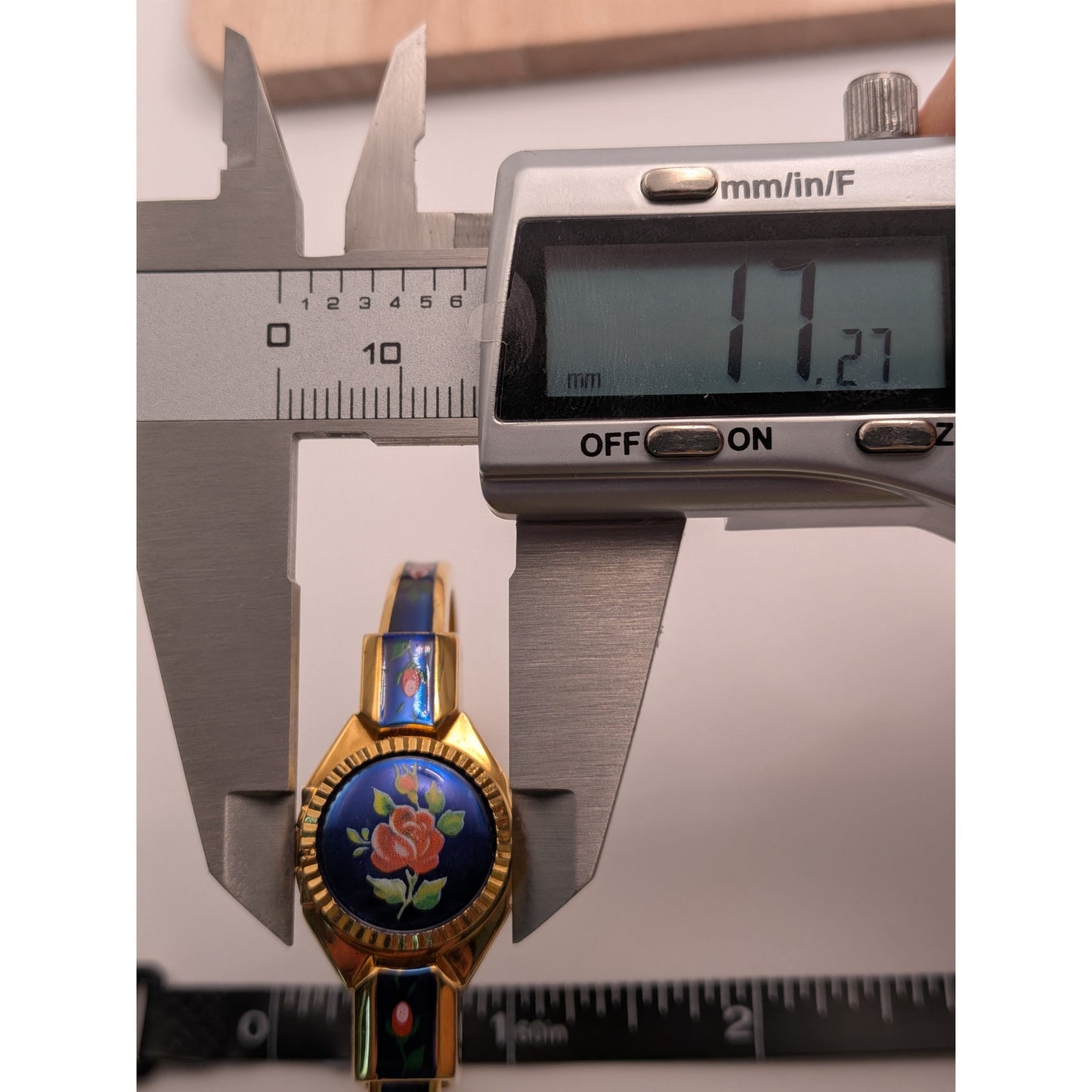 Vintage Itraco Gold Tone Peekaboo Watch Blue Enamel Red Flowers