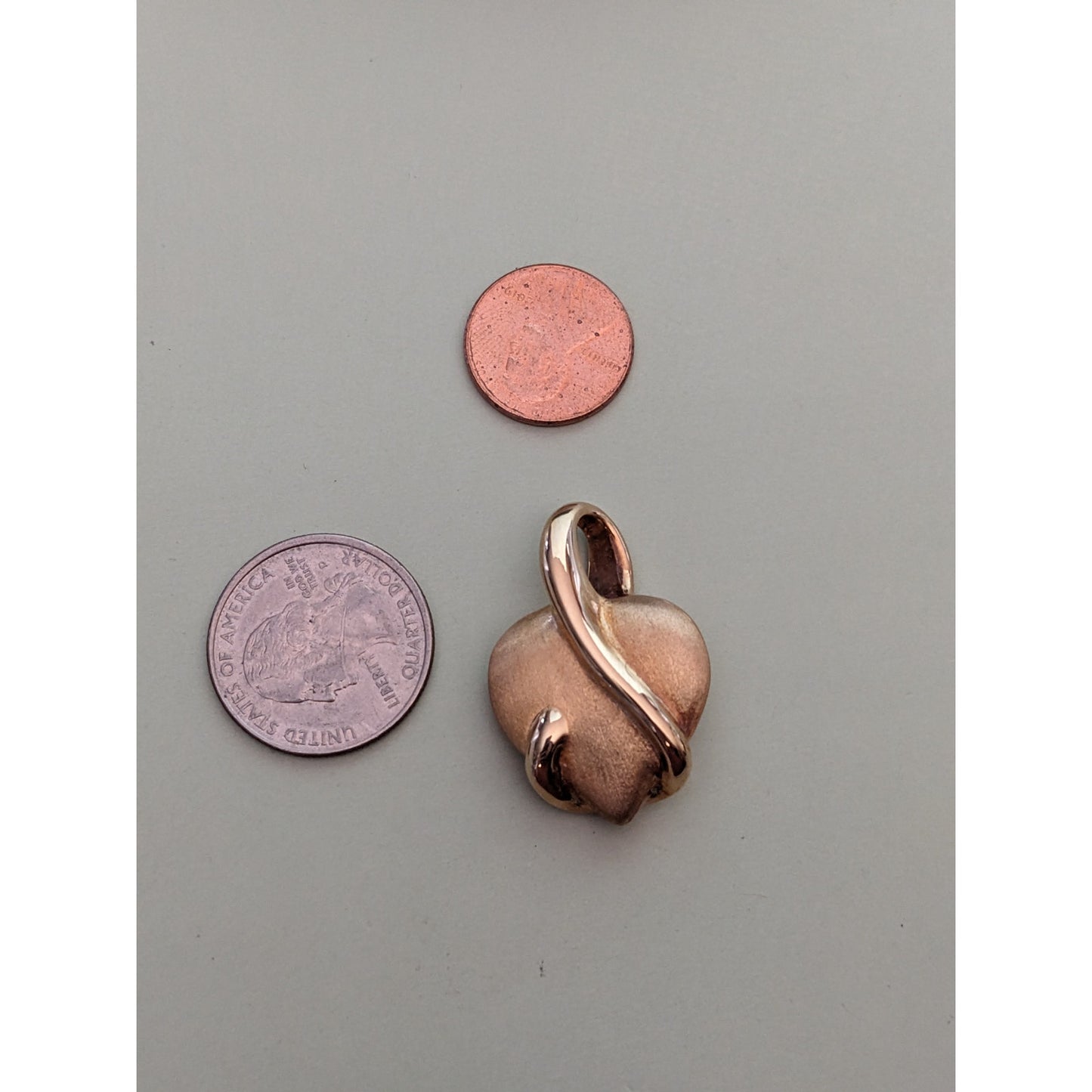 Vintage 18K Italy Hollow Brushed Looped Puffy Heart Pendant