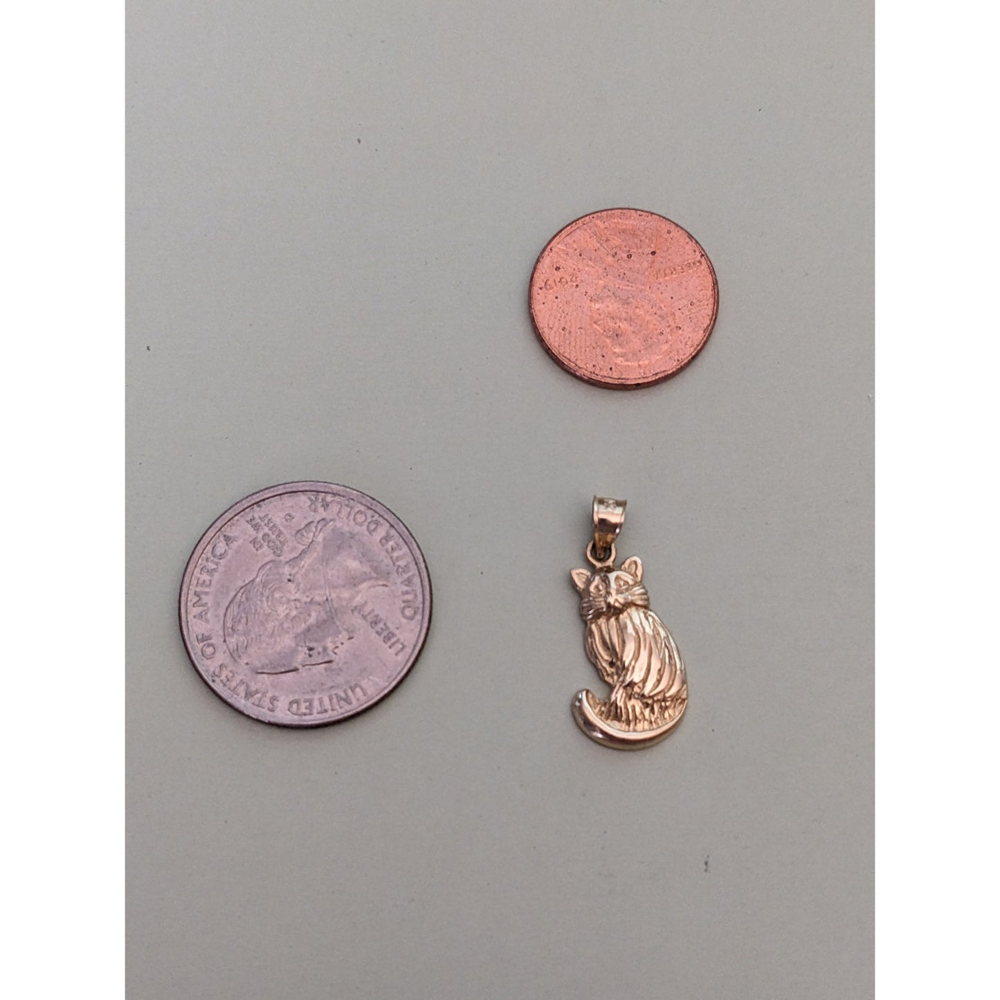 Vintage 14k Carved Kitty / Cat Charm Pendant