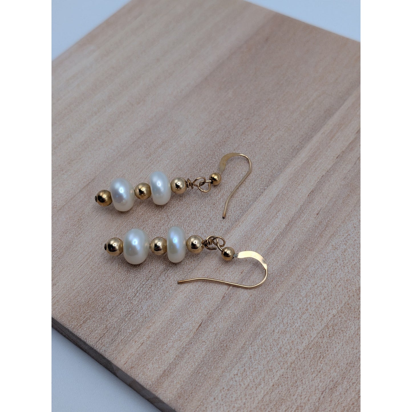 Vintage 10k Unmarked Yellow Gold and White Pearl Dangle Earrings