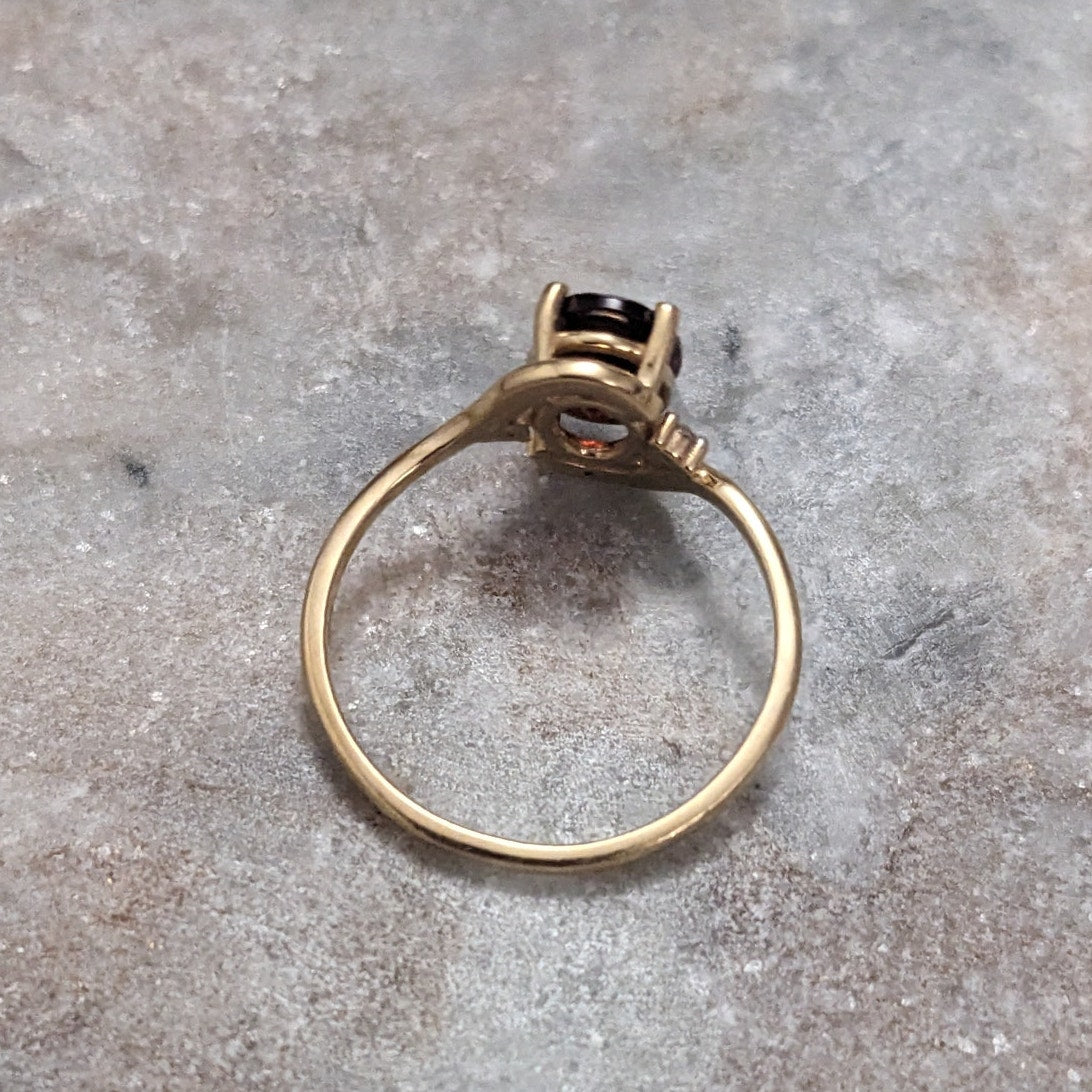 Vintage 14k Yellow Gold Oval Red Garnet and Diamond Accent Ring Size 6