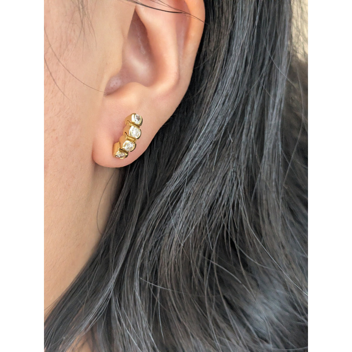 Vintage 18k Solid Yellow Gold Bubble Bezel Graduated Diamonds Push Back Earrings