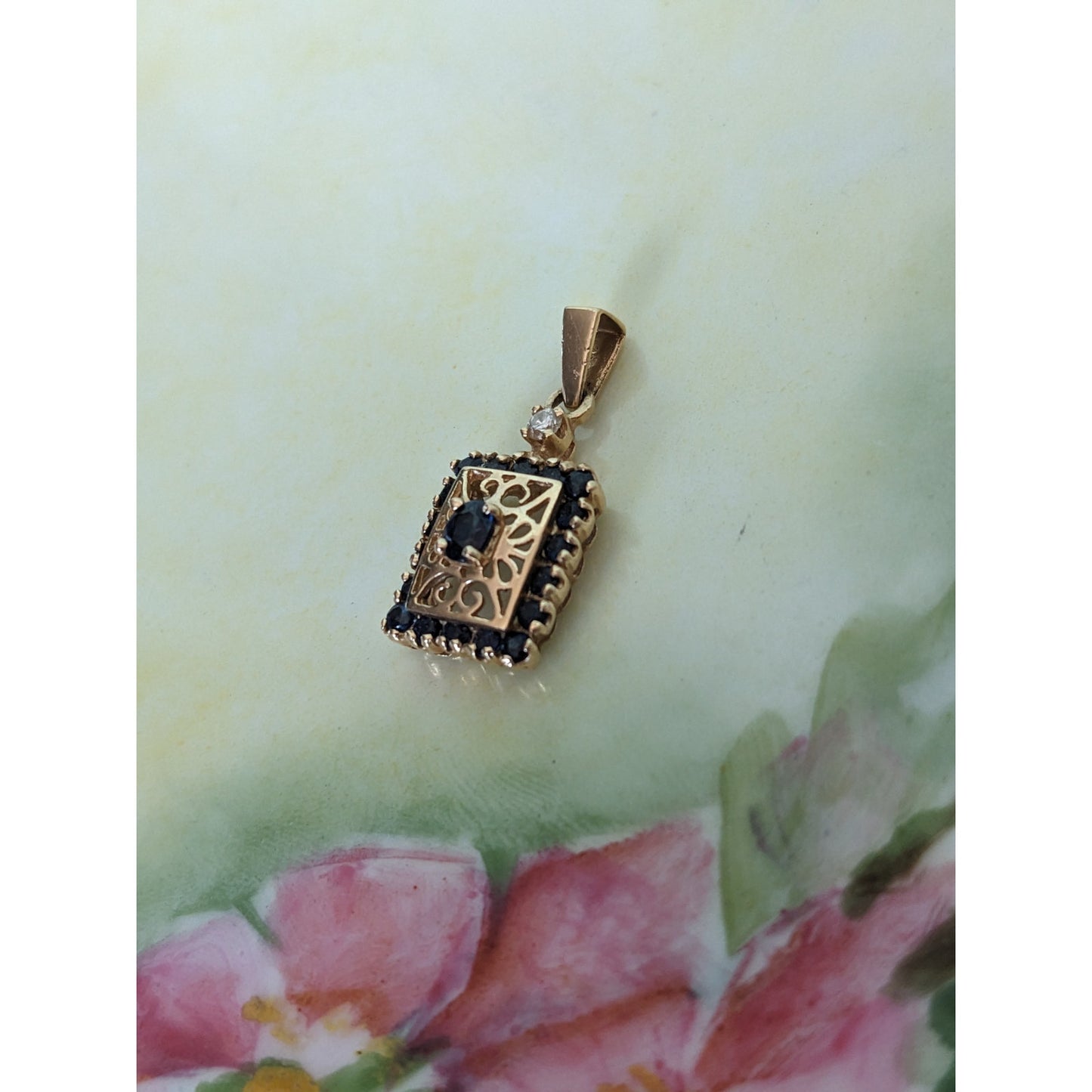 Vintage 14k Yellow Gold with Sapphire Stones and Filigree Design Pendant
