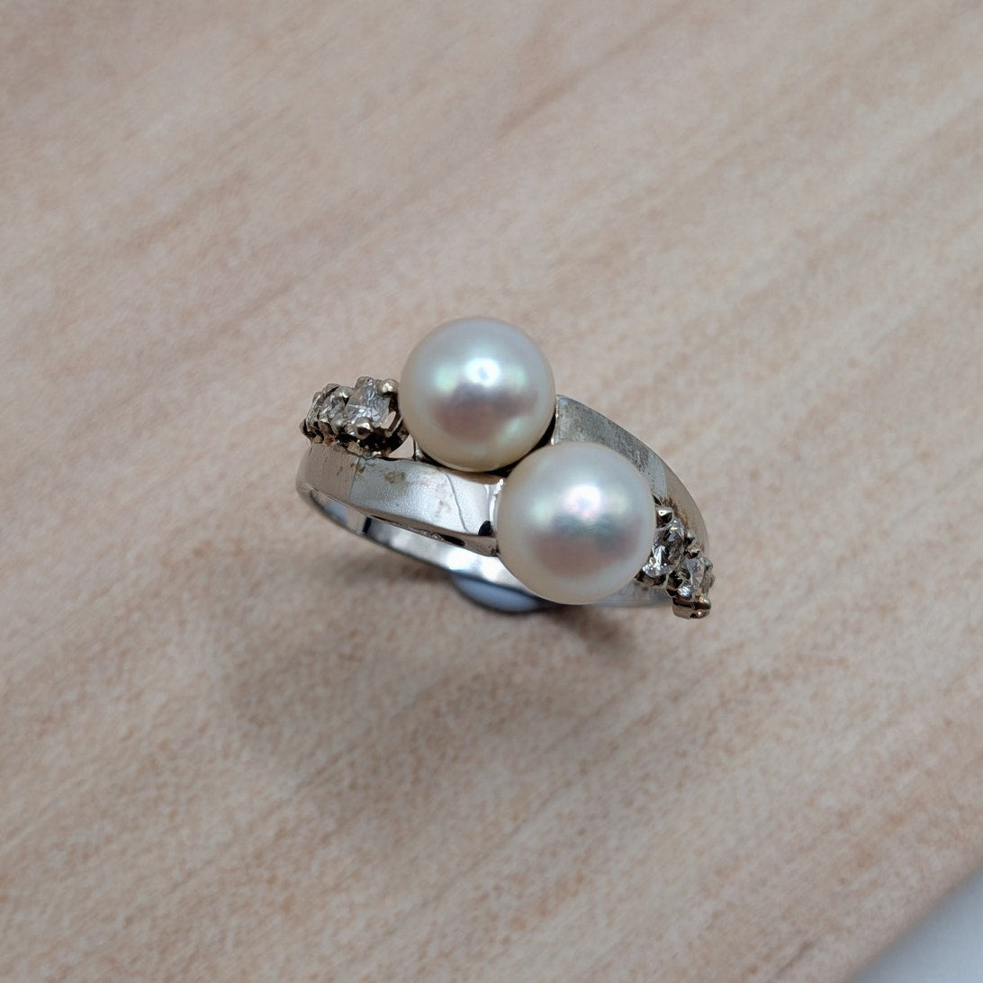 Vintage 10k White Gold Diamond and Pearl Bypass Ring Size 6
