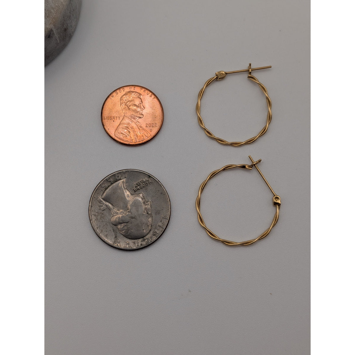 Vintage 14k Solid Yellow Gold Thin Twisted Wire Wrap Hoop Earrings