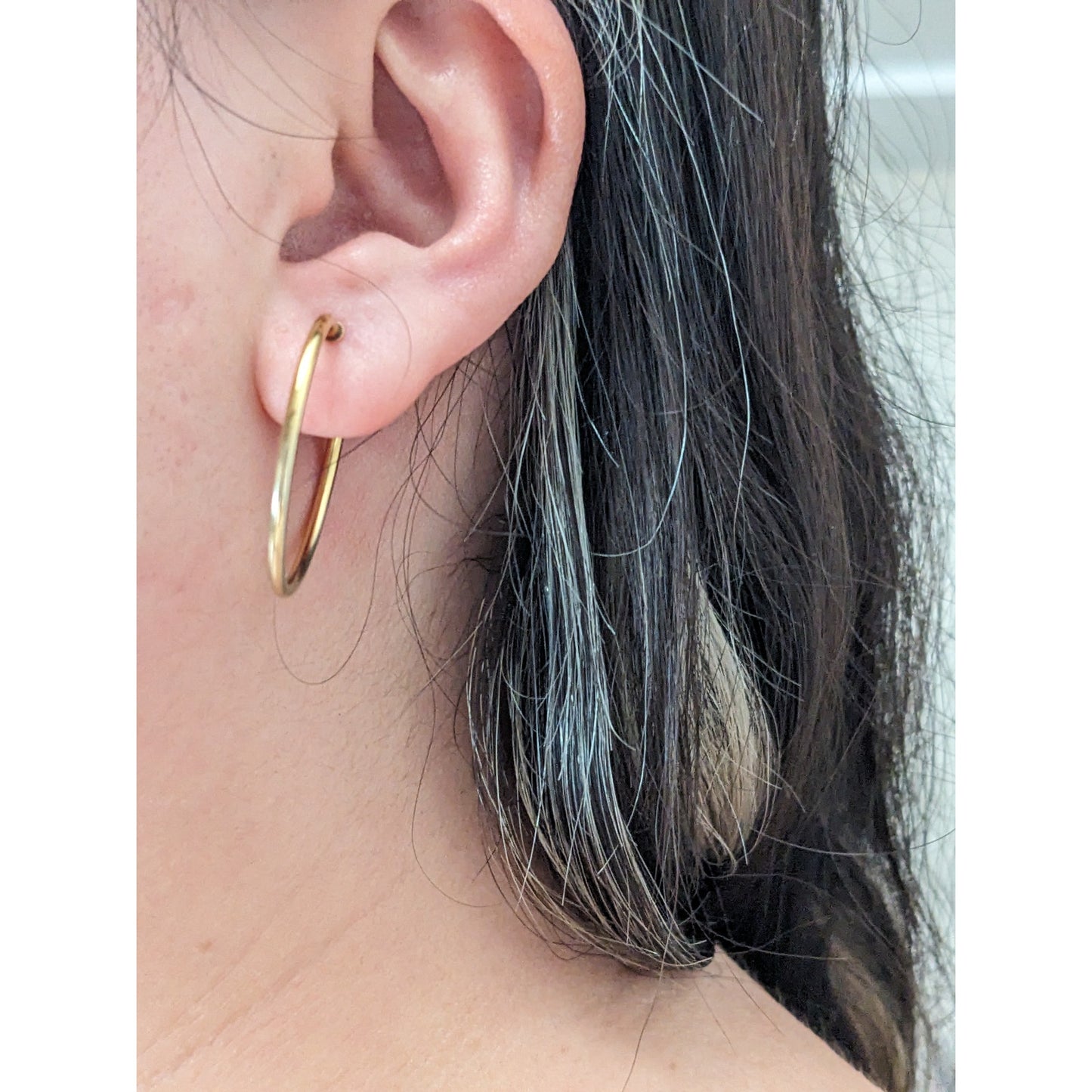 Vintage 14k Yellow Gold Thin 1.5mm Thick Hoop Earrings