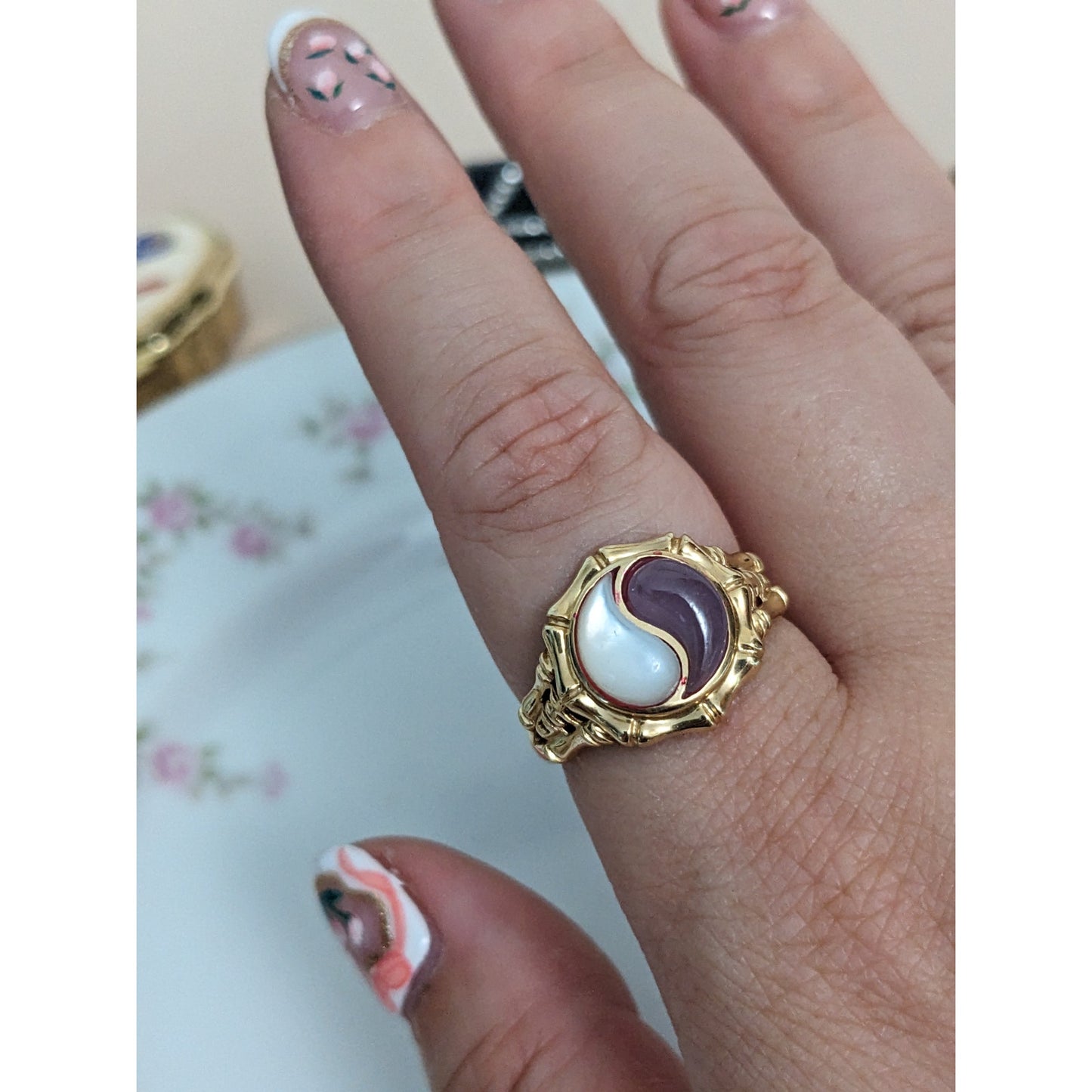 Vintage 14k Yellow Gold Yin Yang (Purple White) Ring Size 8US