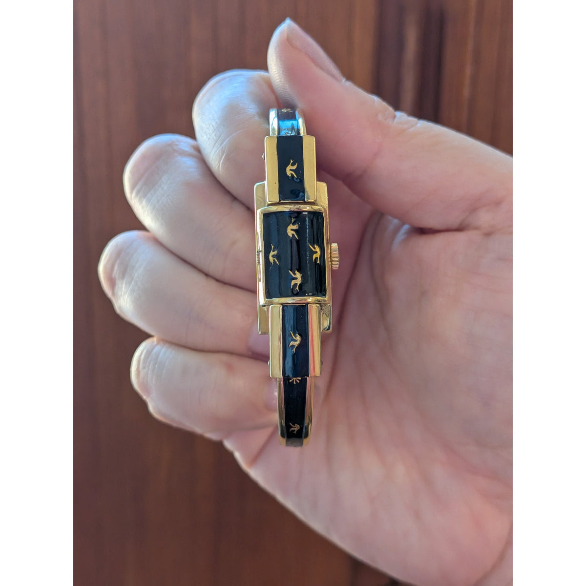 Vintage Chandler MANUAL Gold Tone Peekaboo Watch Gold Bird & Flower Accents