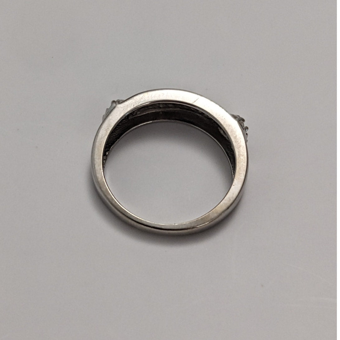 Preowned 10k White Gold "LOVE" Hearts Ring with 0.12ct Diamonds Size 6.75