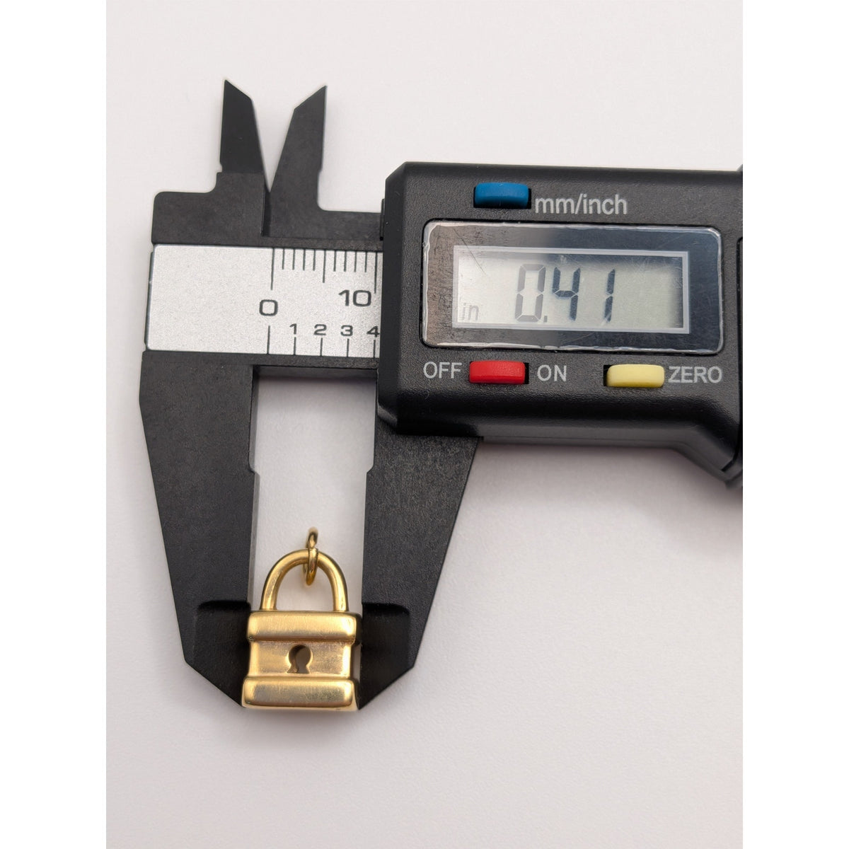 Vintage Unmarked 18k Solid Gold 3D Padlock Charm w/ Jump Ring (open)