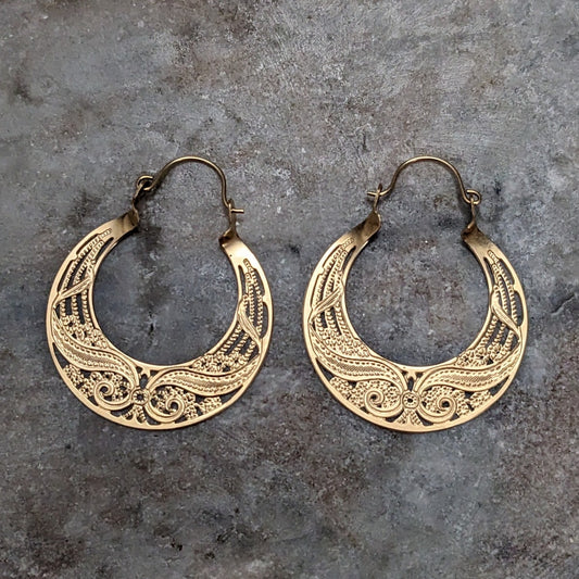 Vintage 14k Yellow Gold Swirl Filigree Flat Graduated Hoop Earrings