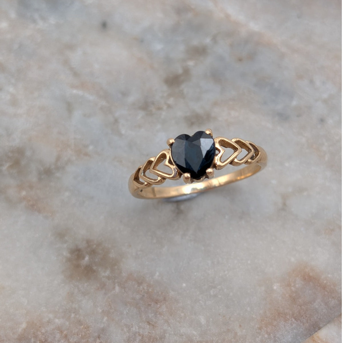 Vintage 14k Solid Gold Heart Pattern Ring Band with Heart Sapphire Size 7.25