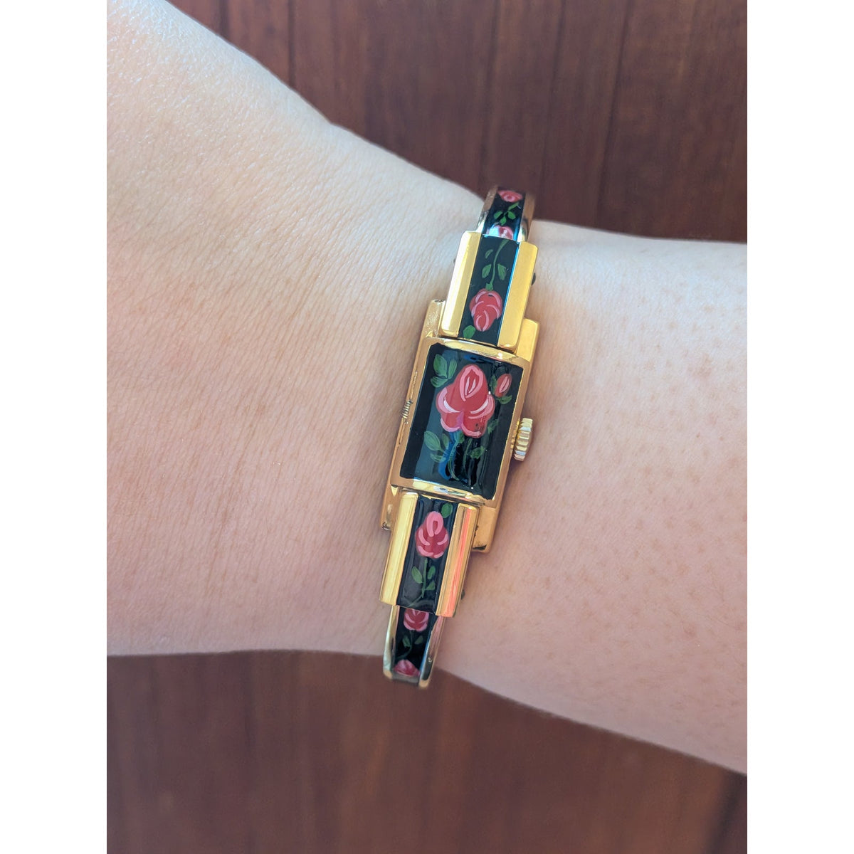 Vintage Chandler MANUAL Gold Tone Peekaboo Dainty Watch Black Enamel Red Roses