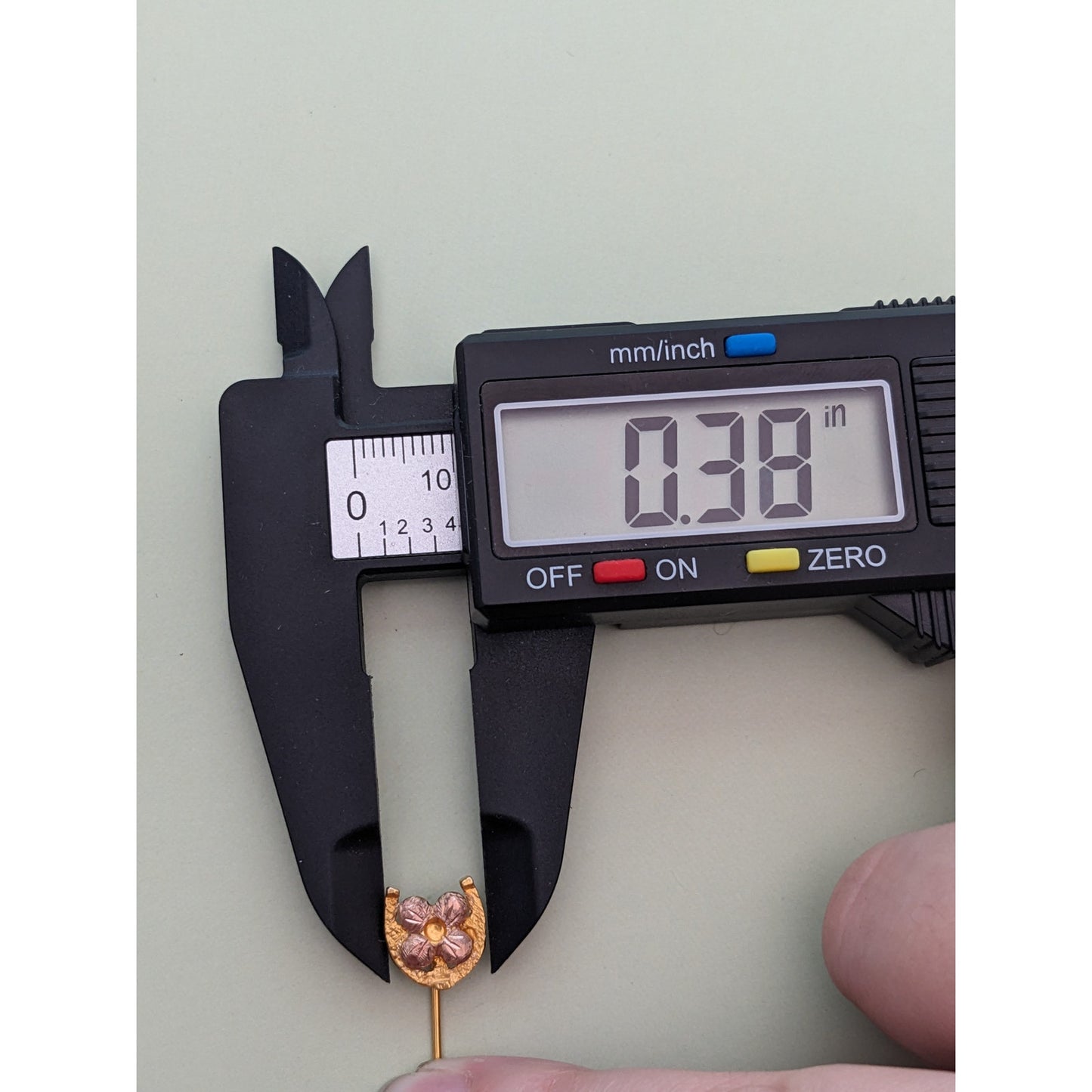 Vintage 10k Yellow and Rose Gold Flower on Horseshoe Stick Pin