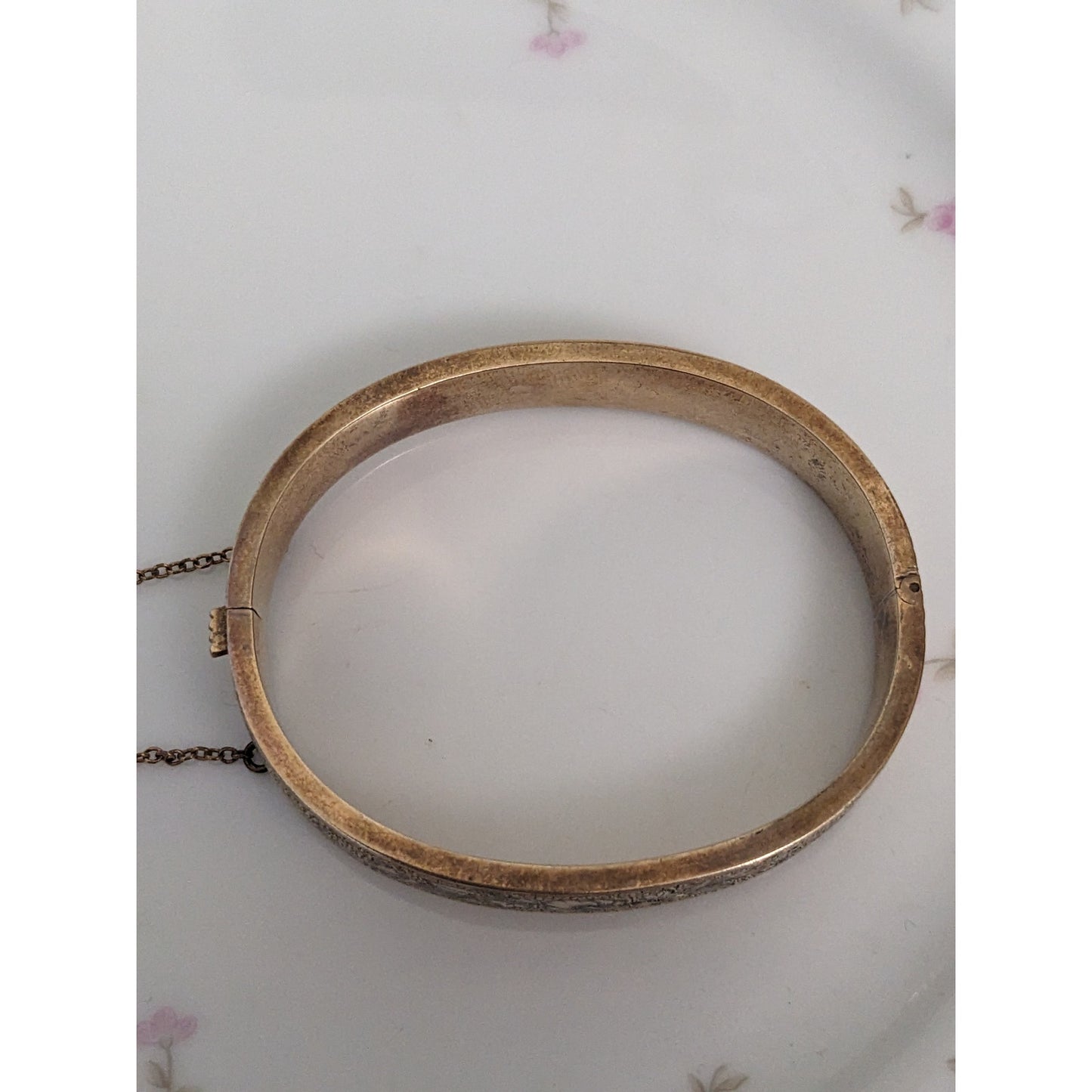 Vintage Unmarked 10k Yellow Gold Hollow Bangle Bracelet with Flower Etchings