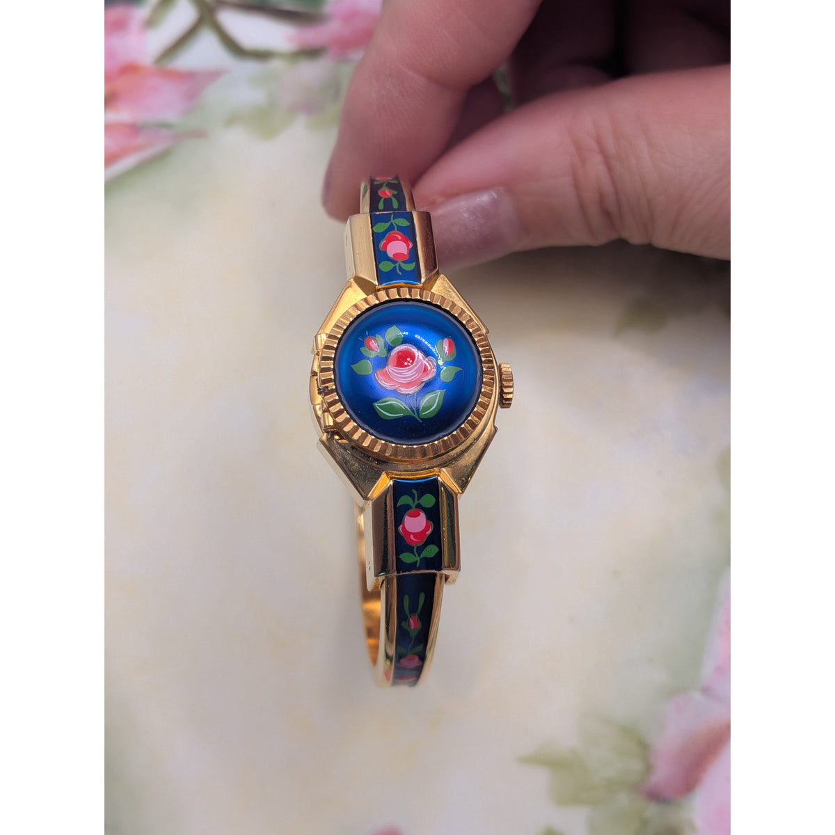 Vintage Clowat Gold Tone Peekaboo Manual Watch Blue Enamel Red Flowers