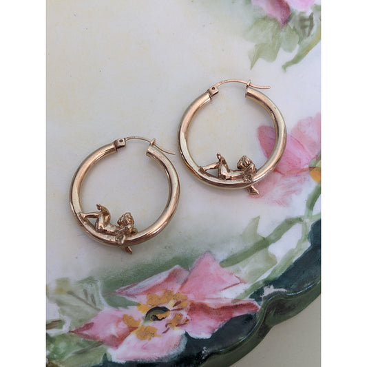 FLAW Vintage 10k Yellow Gold Cherub Angels Laying on Hollow Hoop Earrings