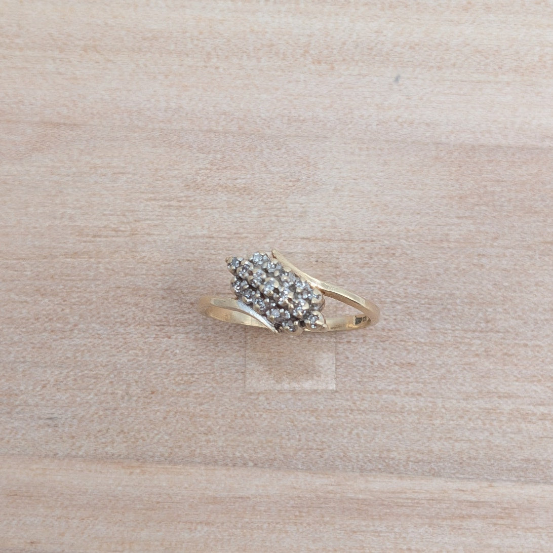 Vintage 10k Yellow Gold Diamond Cluster Ring Size 5.75