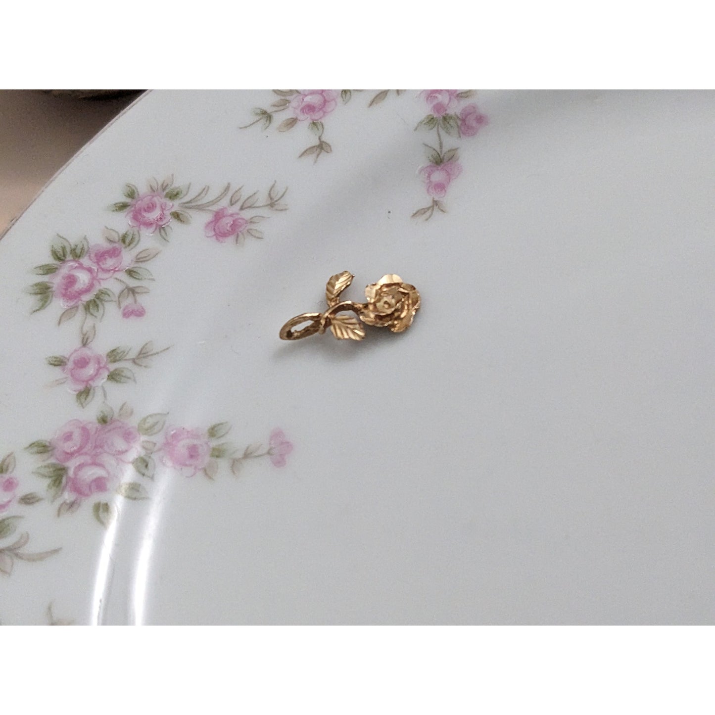 Vintage 14k Yellow Gold Dainty Rose Flower Charm Pendant