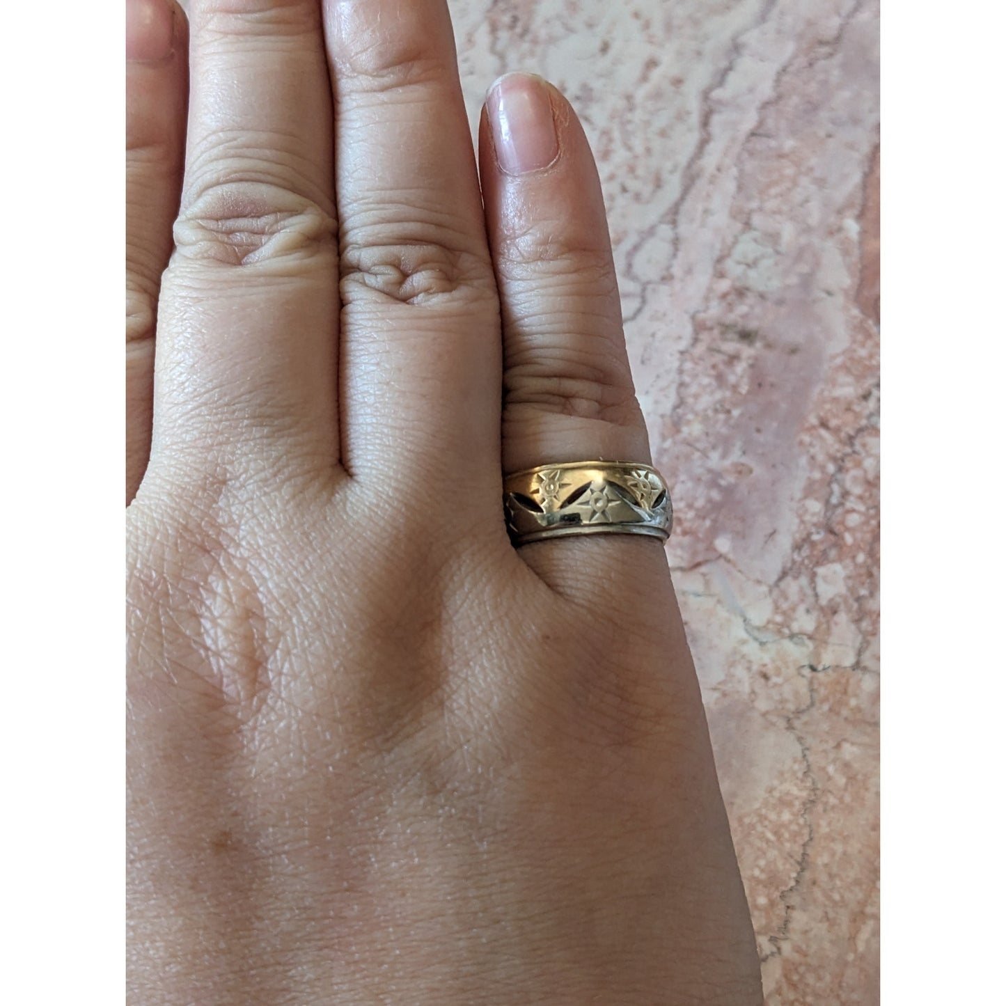 Vintage 14k Two Tone Solid Gold Engraved Cutout Stars Band Ring Sinze 6.25