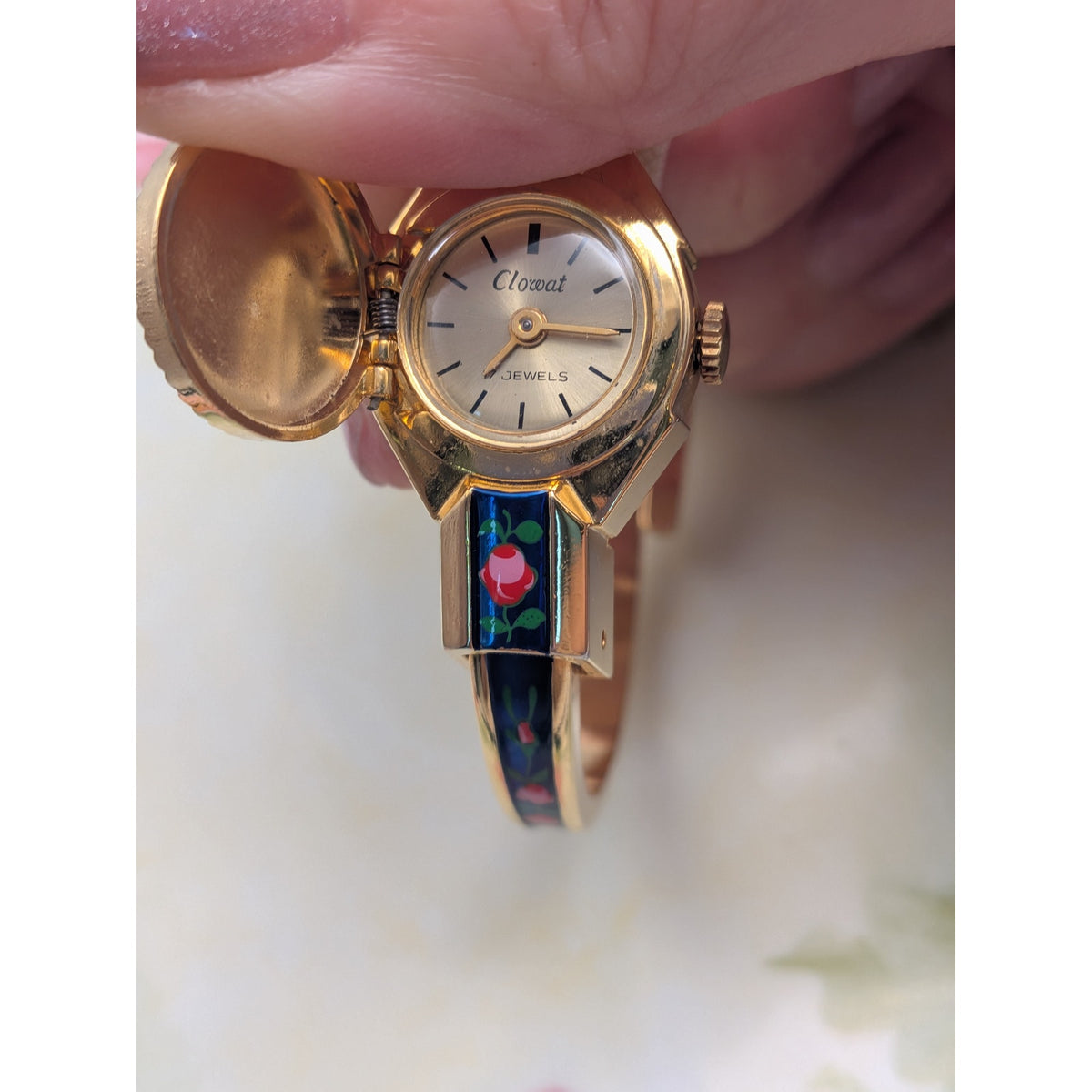 Vintage Clowat Gold Tone Peekaboo Manual Watch Blue Enamel Red Flowers