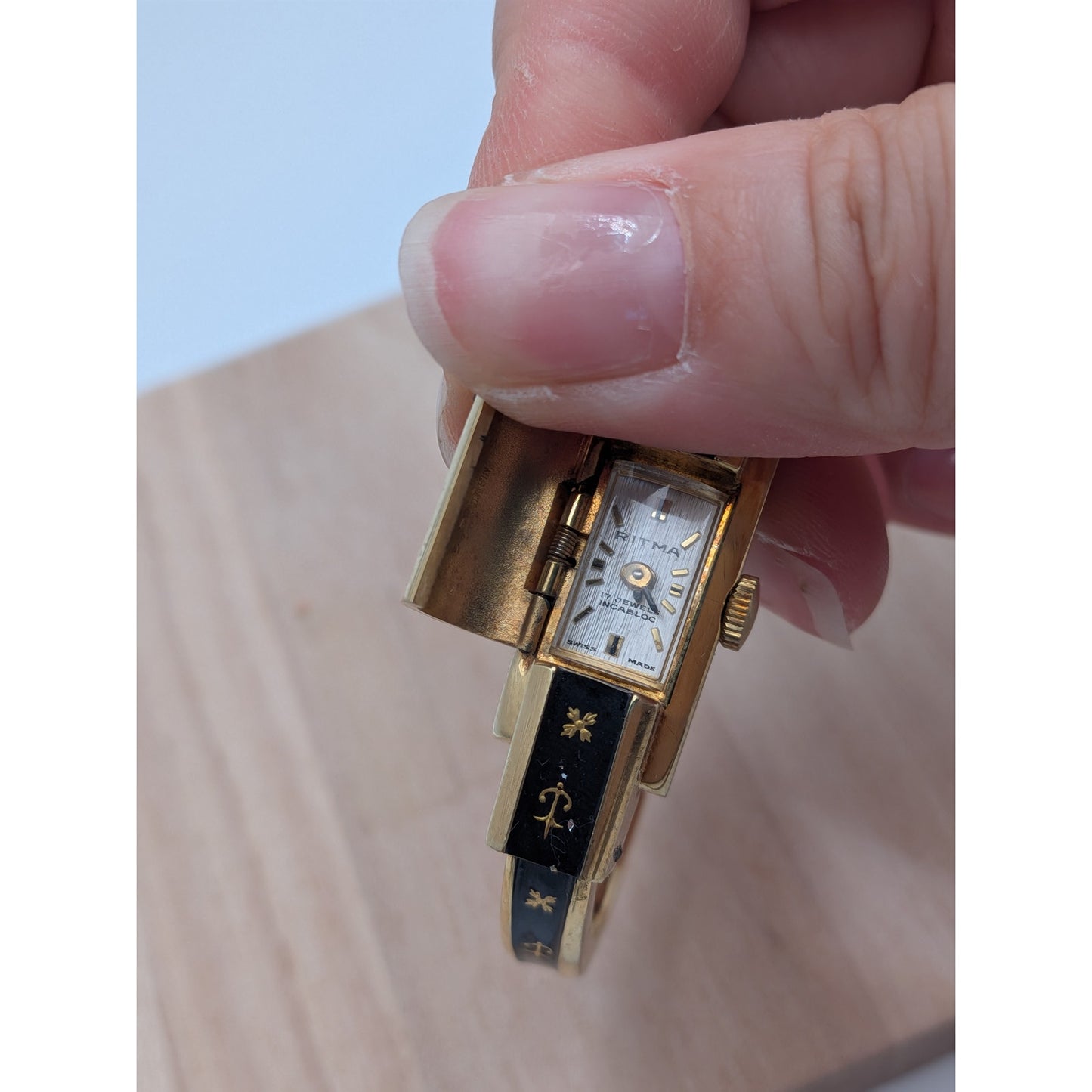 Vintage Ritma Gold Tone Peekaboo Manual Watch Black Enamel Anchor & Flowers