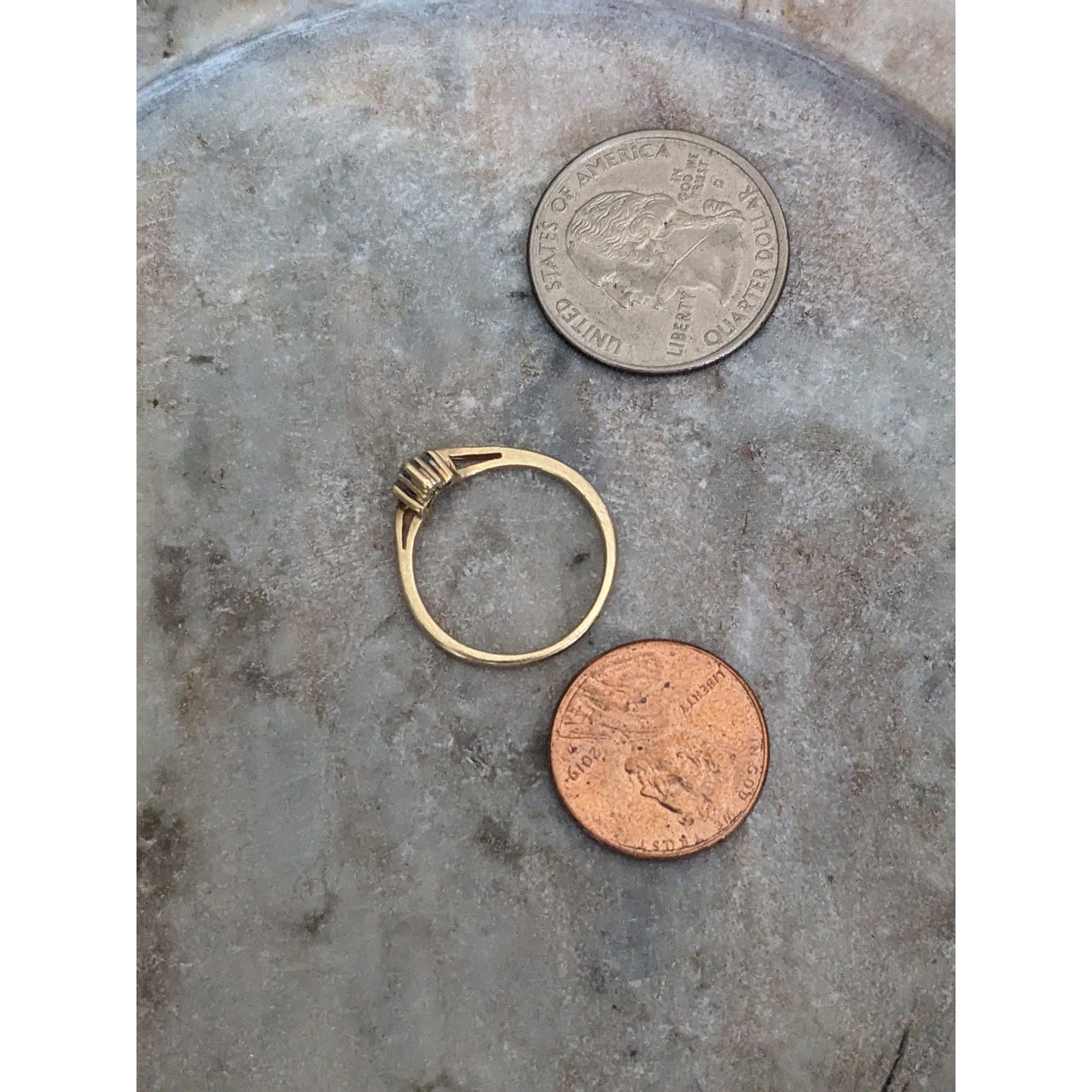 Estate 14k Yellow Gold Thin Dainty Trio White Stone Chevron Ring Size 6.25