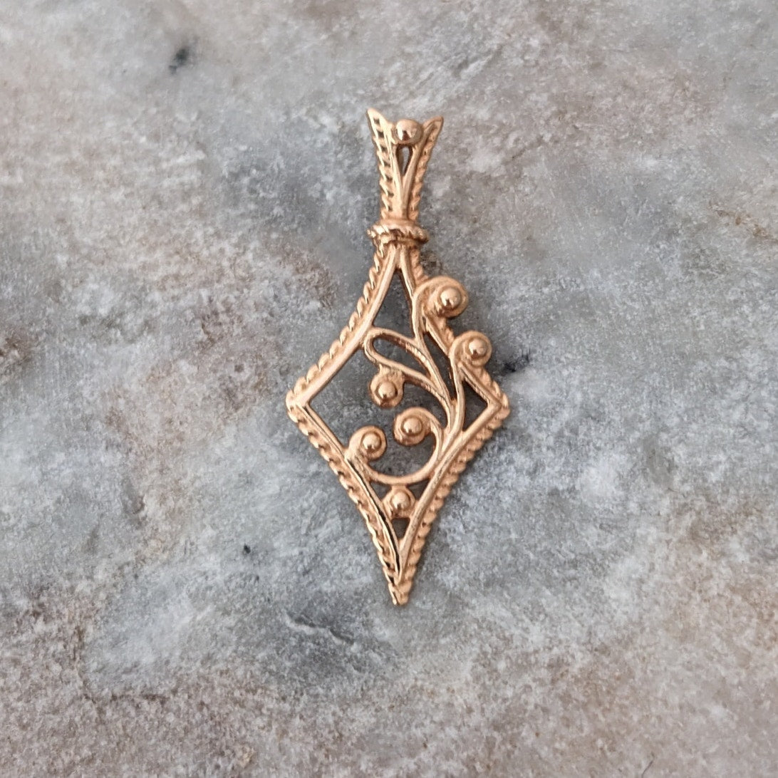 Vintage 14k Yellow Gold Leaf on Rhombus Shaped Pendant