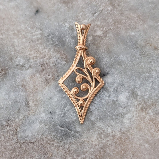 Vintage 14k Yellow Gold Leaf on Rhombus Shaped Pendant