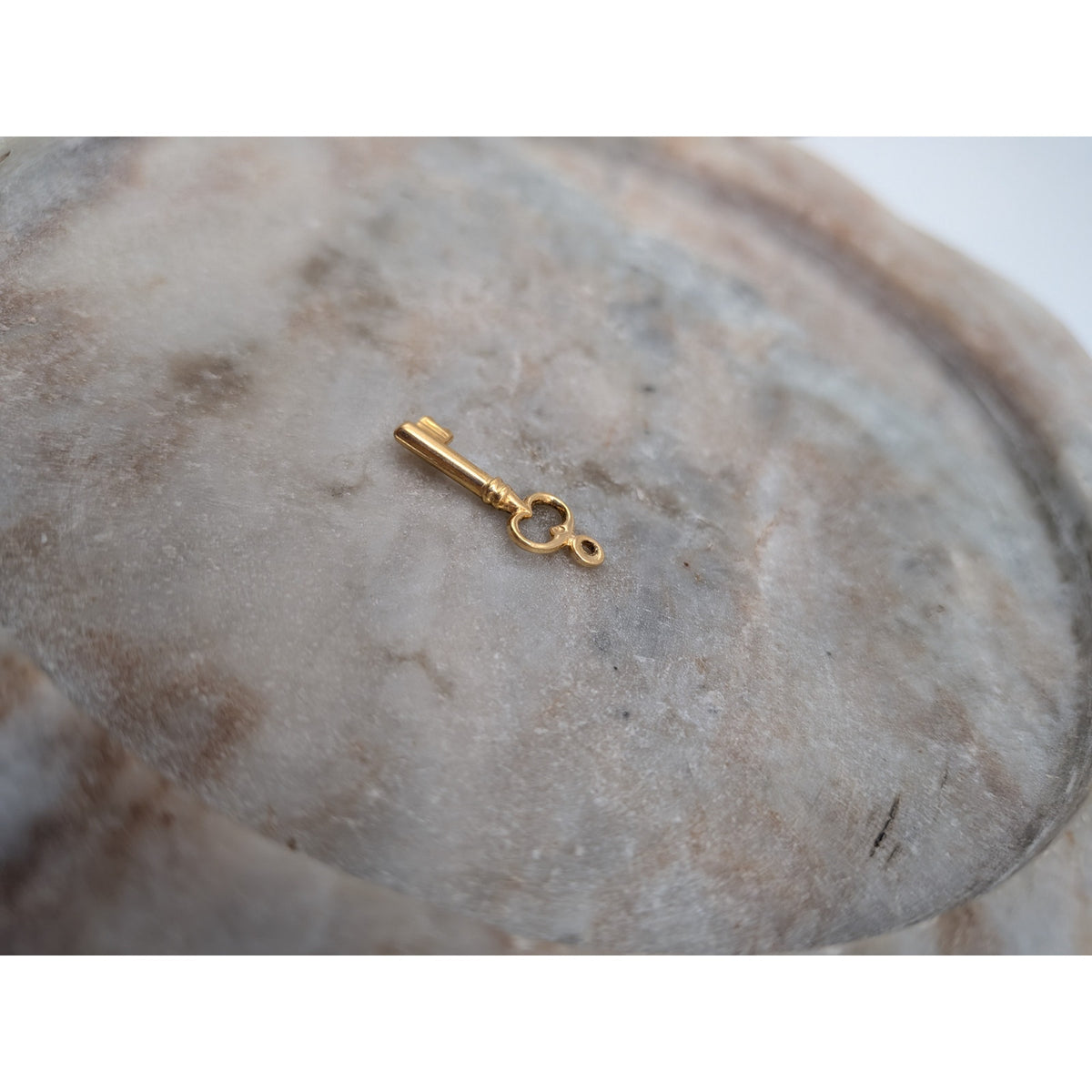 Vintage Unmarked 18k Solid Gold 3D Mini Hollow Key Charm