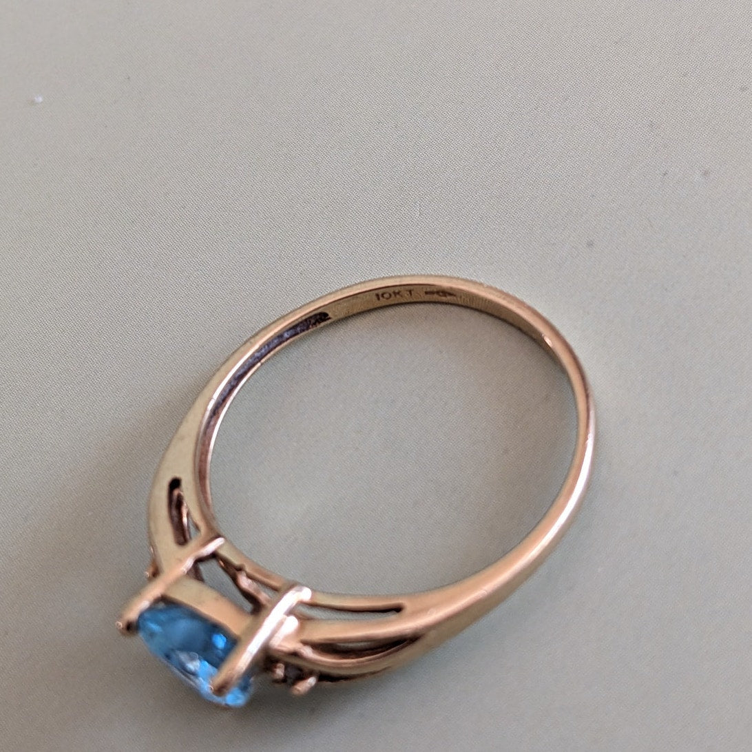 Vintage 10k Yellow Gold Ring with Light Blue Heart Gem Size 7.25US