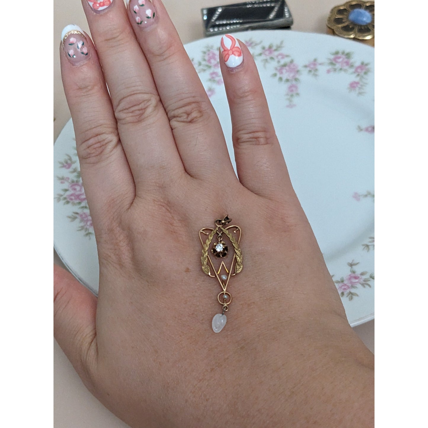 Antique Vintage Unmarked 10k Yellow Gold Glass & Seed Pearl Pendant